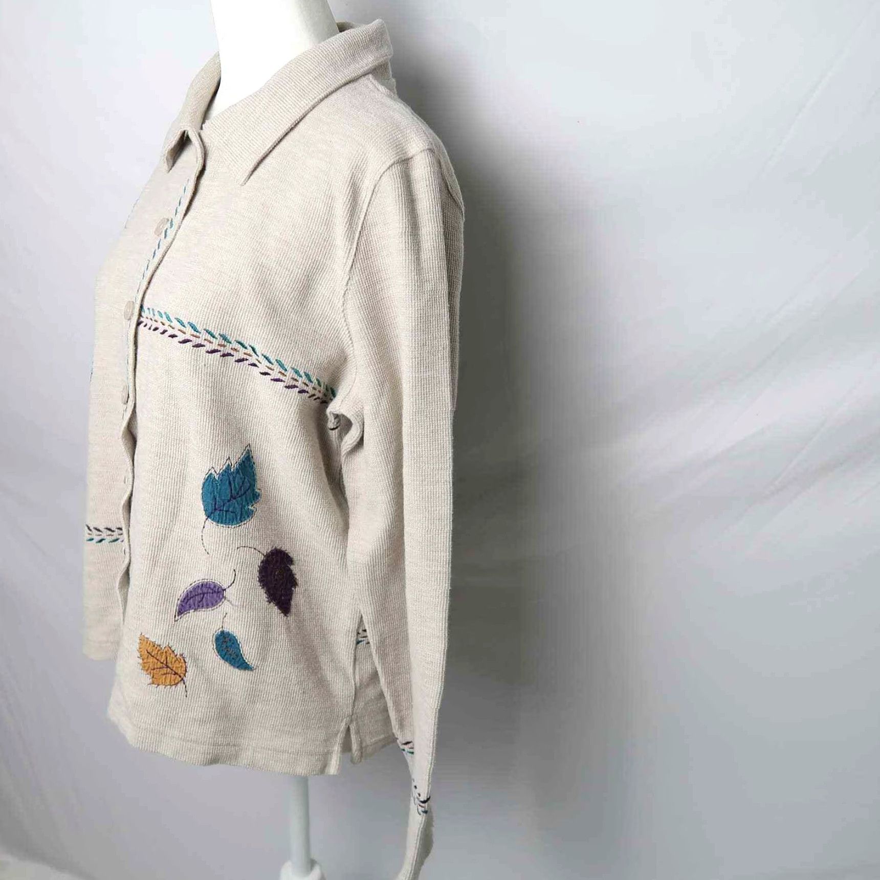 Vintage VINTAGE Christopher & Banks oatmeal tan knit cardigan embroidered leaves M cardigan Women Size M / US 6-8 / IT 42-44 - 3 Thumbnail