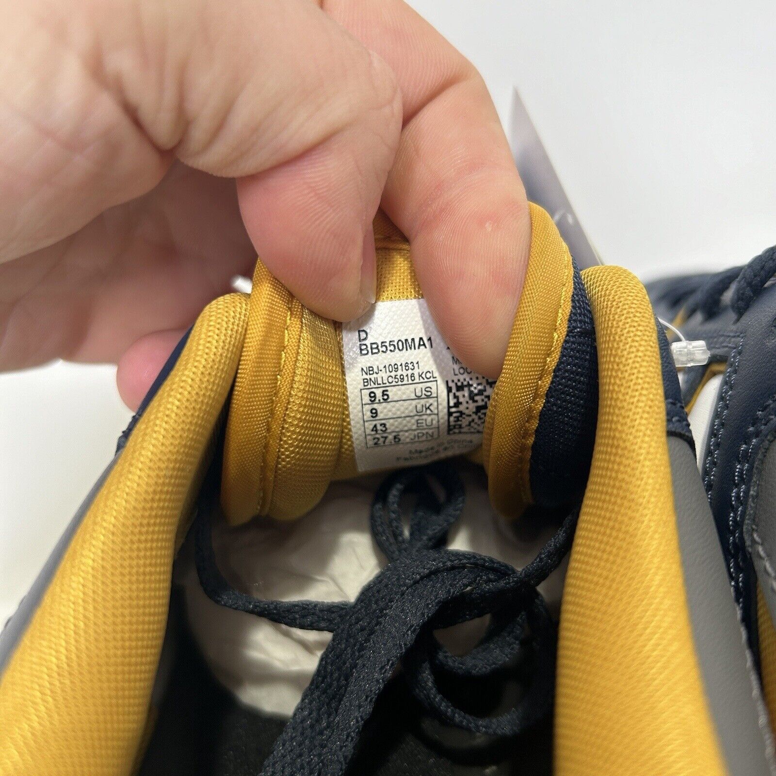 New Balance New Balance 550 “Michigan/Navy Yellow” 2024 Size US 9.5 / EU 42-43 - 6 Thumbnail