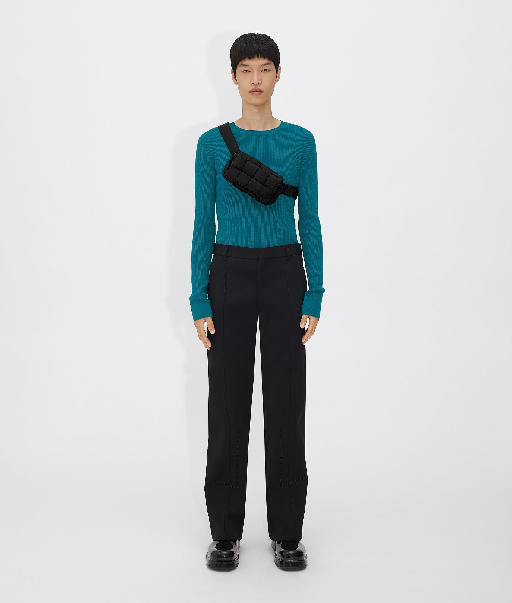 Bottega Veneta o1n1vont0325 Size: OS / Cassette Belt Bag in Black Size ONE SIZE - 5 Thumbnail
