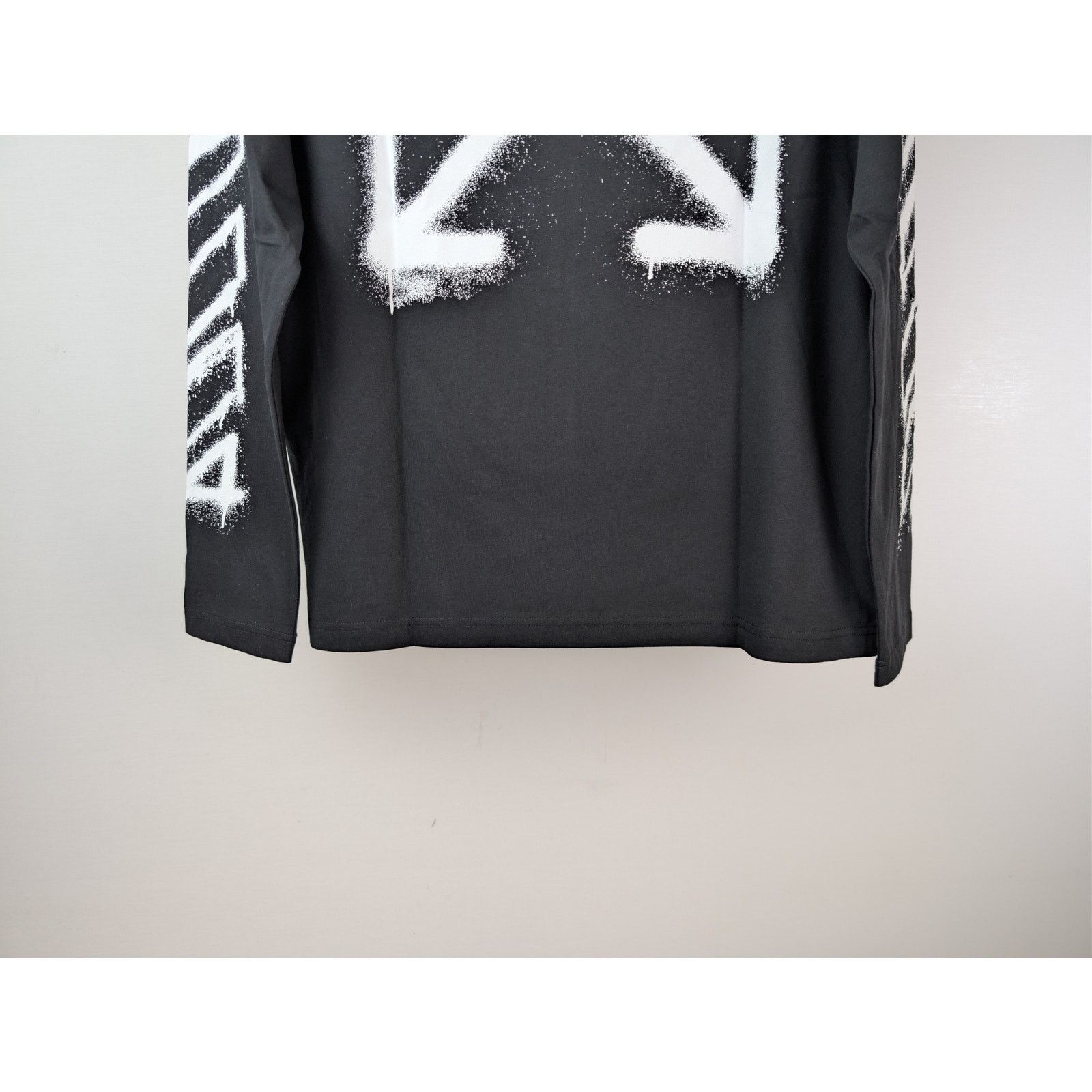 Off-White o1rshd1 Spray Can Arrow Skate L/S T-Shirt in Black Size US S / EU 44-46 / 1 - 12 Thumbnail