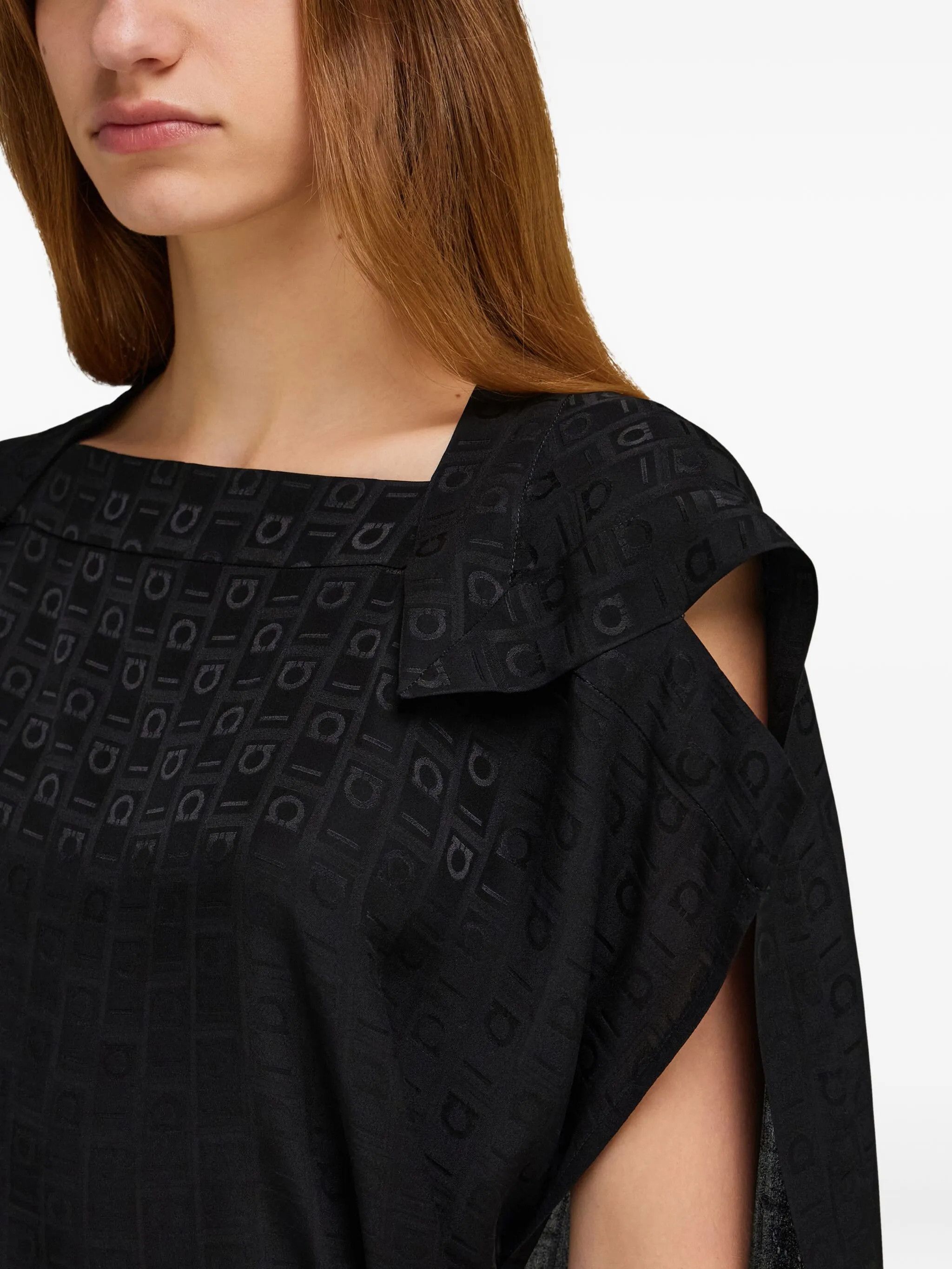 Salvatore Ferragamo o1s1rm0426 Monogram Blouse in Black Size XS / US 0-2 / IT 36-38 - 6 Thumbnail