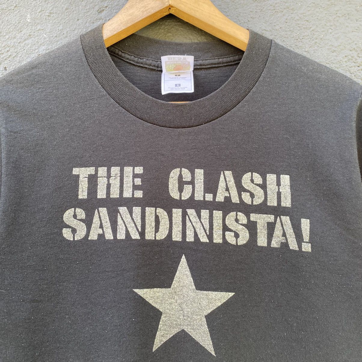 Band Tees Thrashed Vintage 90s The Clash Sandinista Band ERD GRUNGE T Size US S / EU 44-46 / 1 - 3 Thumbnail