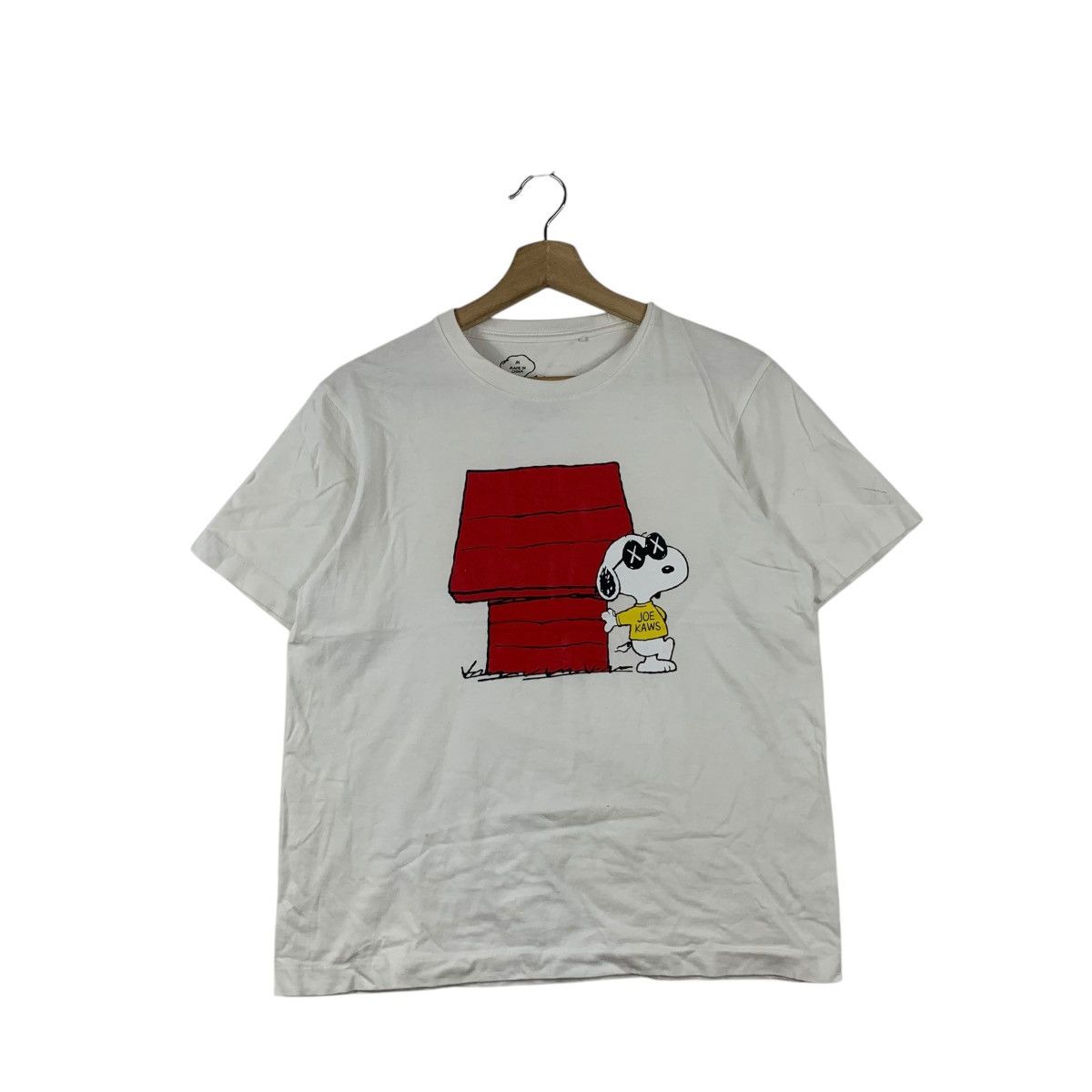 Kaws × Peanuts × Uniqlo KAWS x PEANUTS x UNIQLO Joe Illustration Cartoon Tee Shirt Size M / US 6-8 / IT 42-44 - 1 Thumbnail