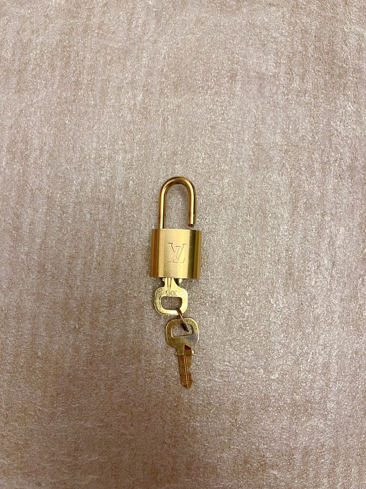Louis Vuitton Louis Vuitton keychain Size ONE SIZE - 1 Thumbnail