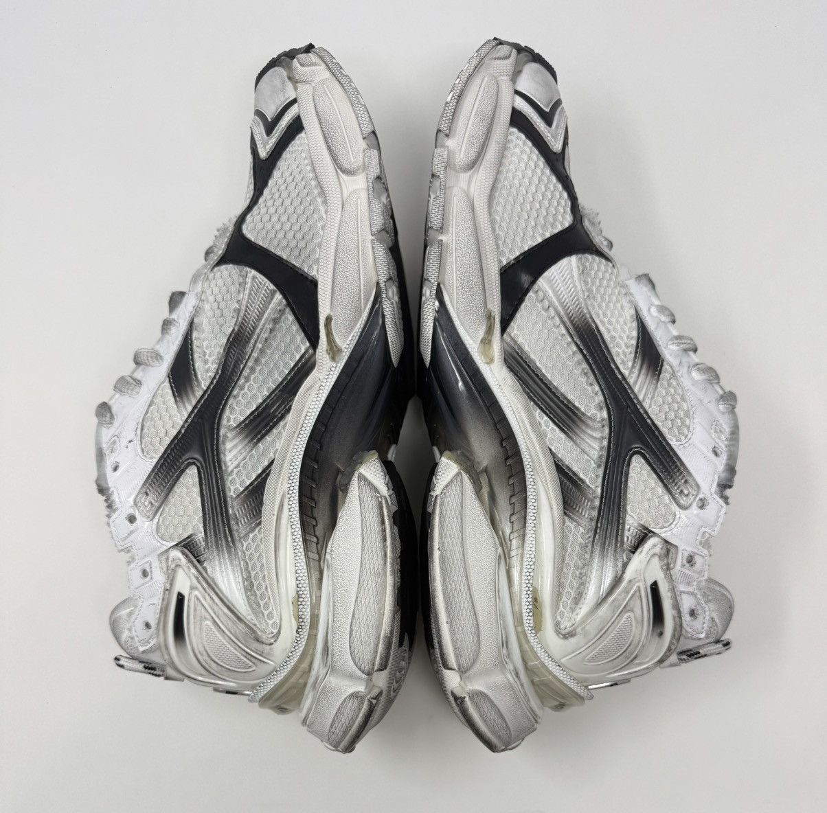 Balenciaga Balenciaga Runner Sneaker Gradient White/Black Size US 12 / EU 45 - 4 Thumbnail
