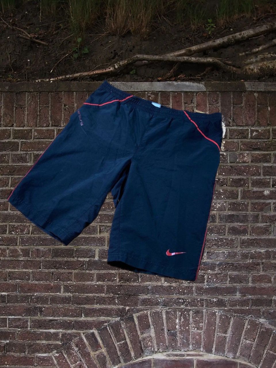 Nike × Vintage 90's NIKE SWOOSH LOGO Y2K RARE RETRO SHORTS Size US 30 / EU 46 - 1 Thumbnail