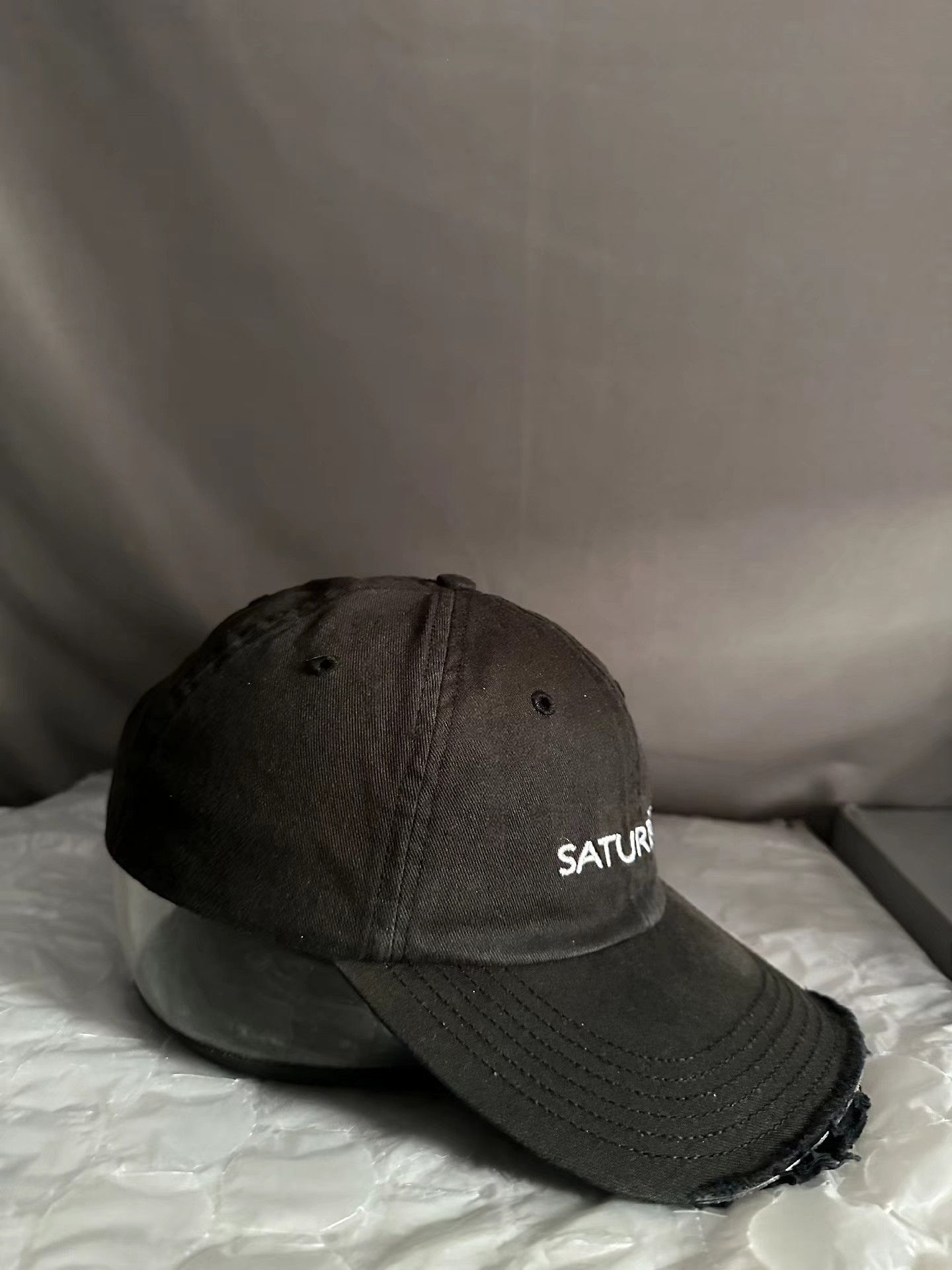 Vetements Vetements 18Aw Saturday Distressed Baseball Cap Size ONE SIZE - 3 Thumbnail