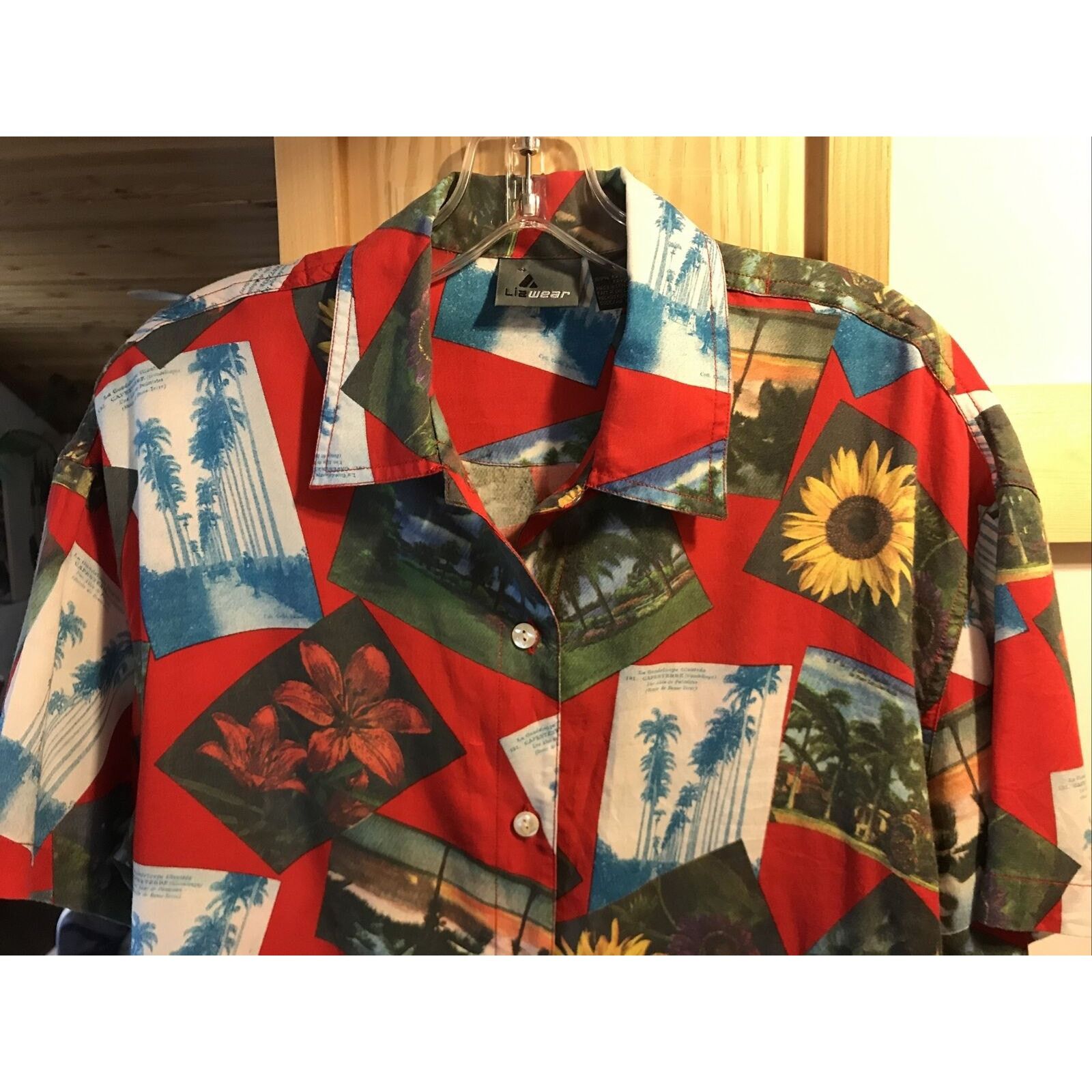 Other Lizwear Men M Red Photo Print SS Button Rayon Hawaiian Shirt Size US M / EU 48-50 / 2 - 7 Thumbnail
