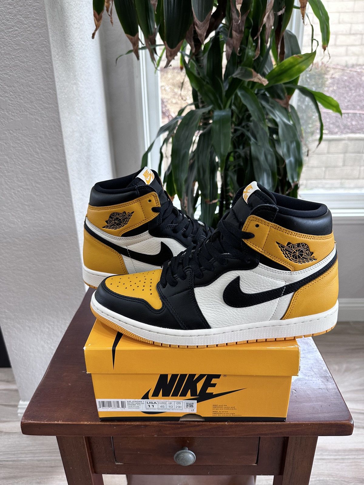 image of Jordan Nike Jordan Retro 1 High Taxi Shoes in Black/Yellow, Men's (Size 11)