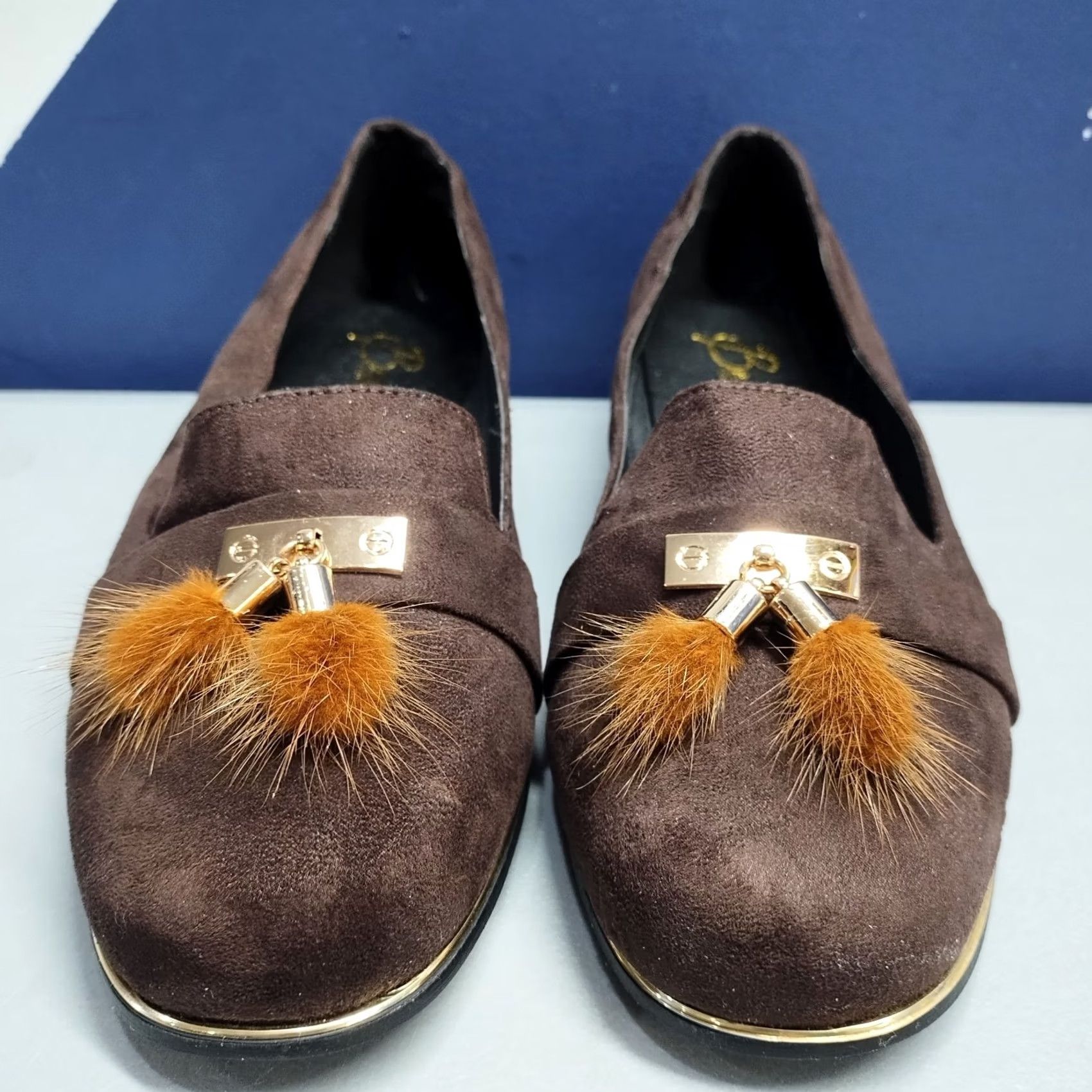 Vintage Beacon Womens Loafers Slip On Brown Upper Suede Tassel Accent Square Toe 11W - Pre-owned, Size 11, Beige? Size US 11 / IT 41 - 2 Thumbnail