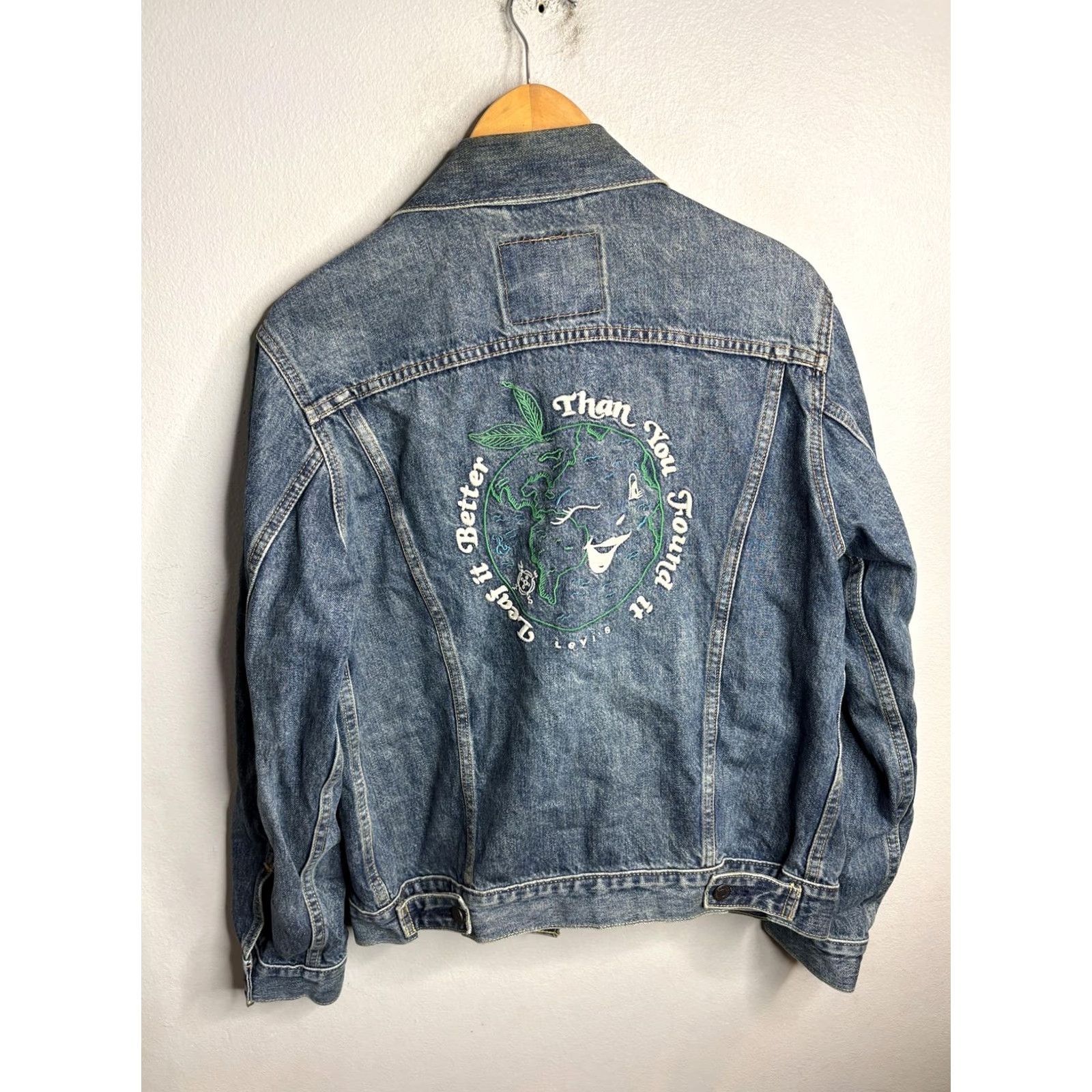 Levi's Levis Denim Jacket Mens Small Blue Trucker Embroidered Earth Patch Distressed Size US S / EU 44-46 / 1 - 5 Thumbnail