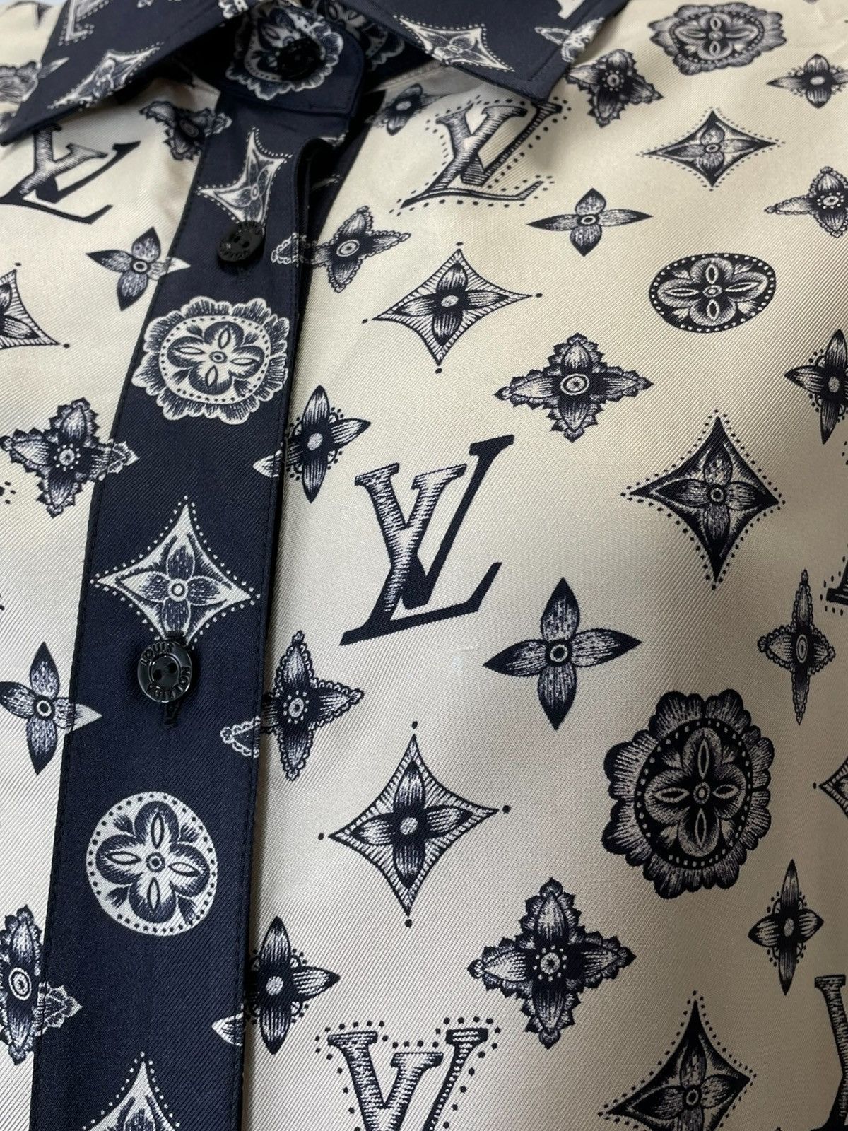 Louis Vuitton Louis Vuitton Monogram silk twill shirt, 38fr. Size S / US 4 / IT 40 - 6 Thumbnail