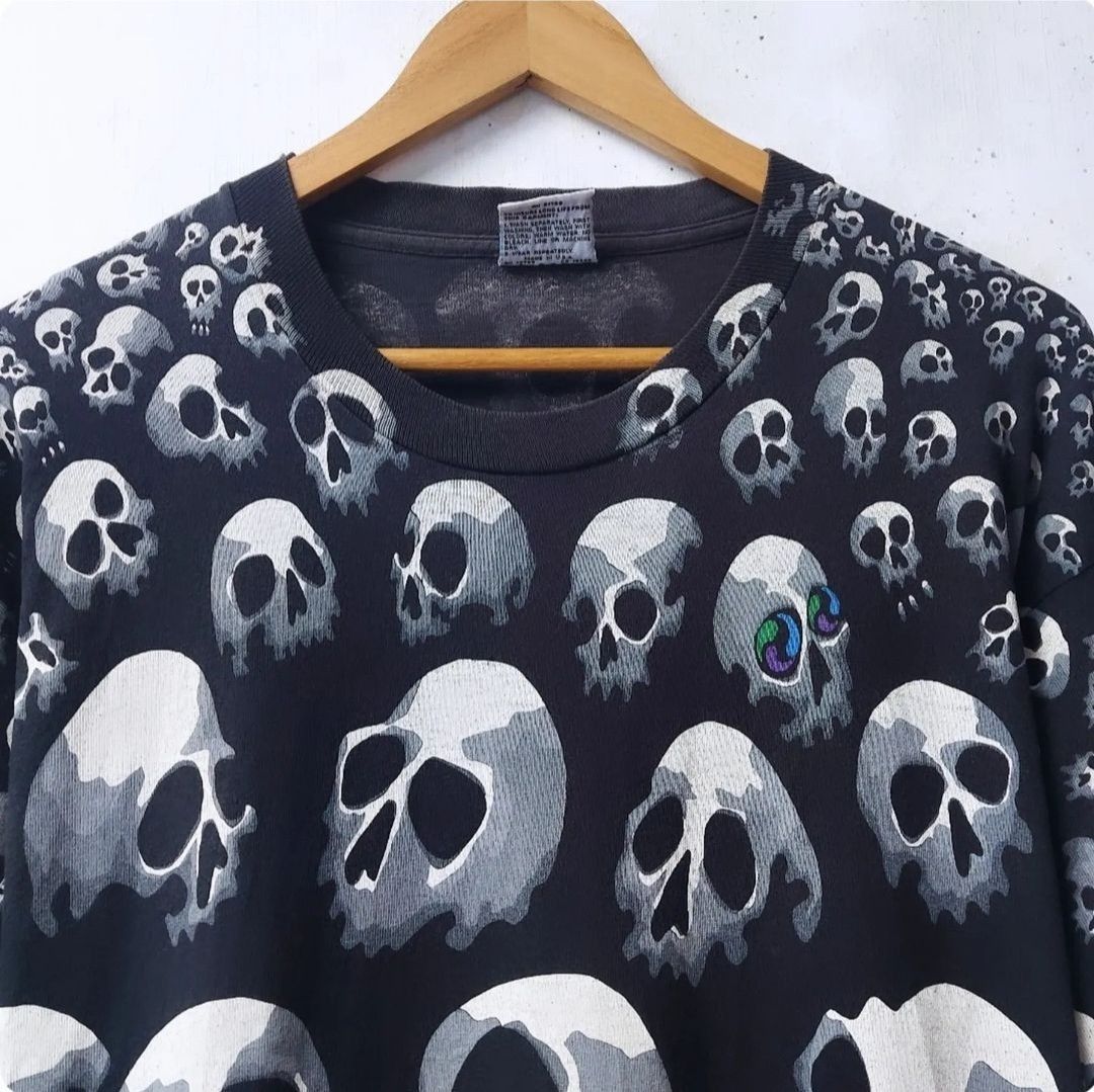 Liquid Blue × Vintage Vintage 90s Liquid Blue Chris Pinkerton Spiral Skulls Size US L / EU 52-54 / 3 - 5 Thumbnail