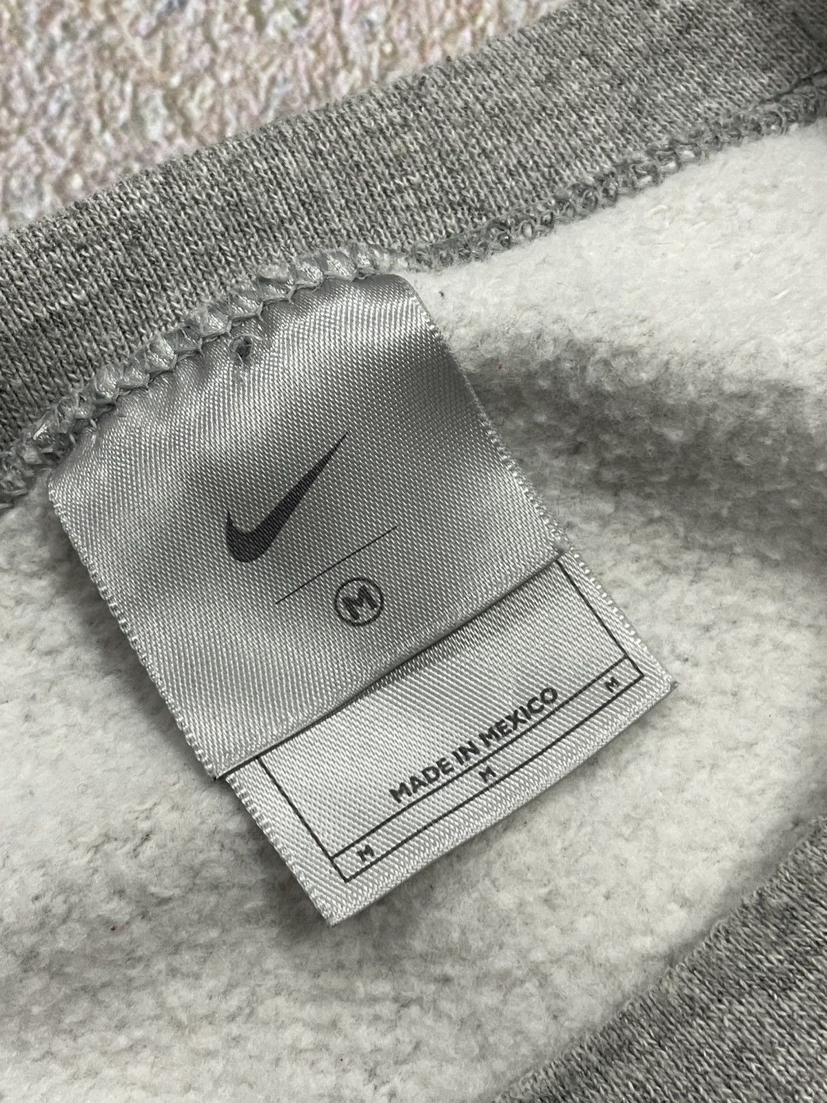 Nike Vintage Nike Small Swoosh Basic Crew Neck Sweatshirt Size US M / EU 48-50 / 2 - 5 Thumbnail