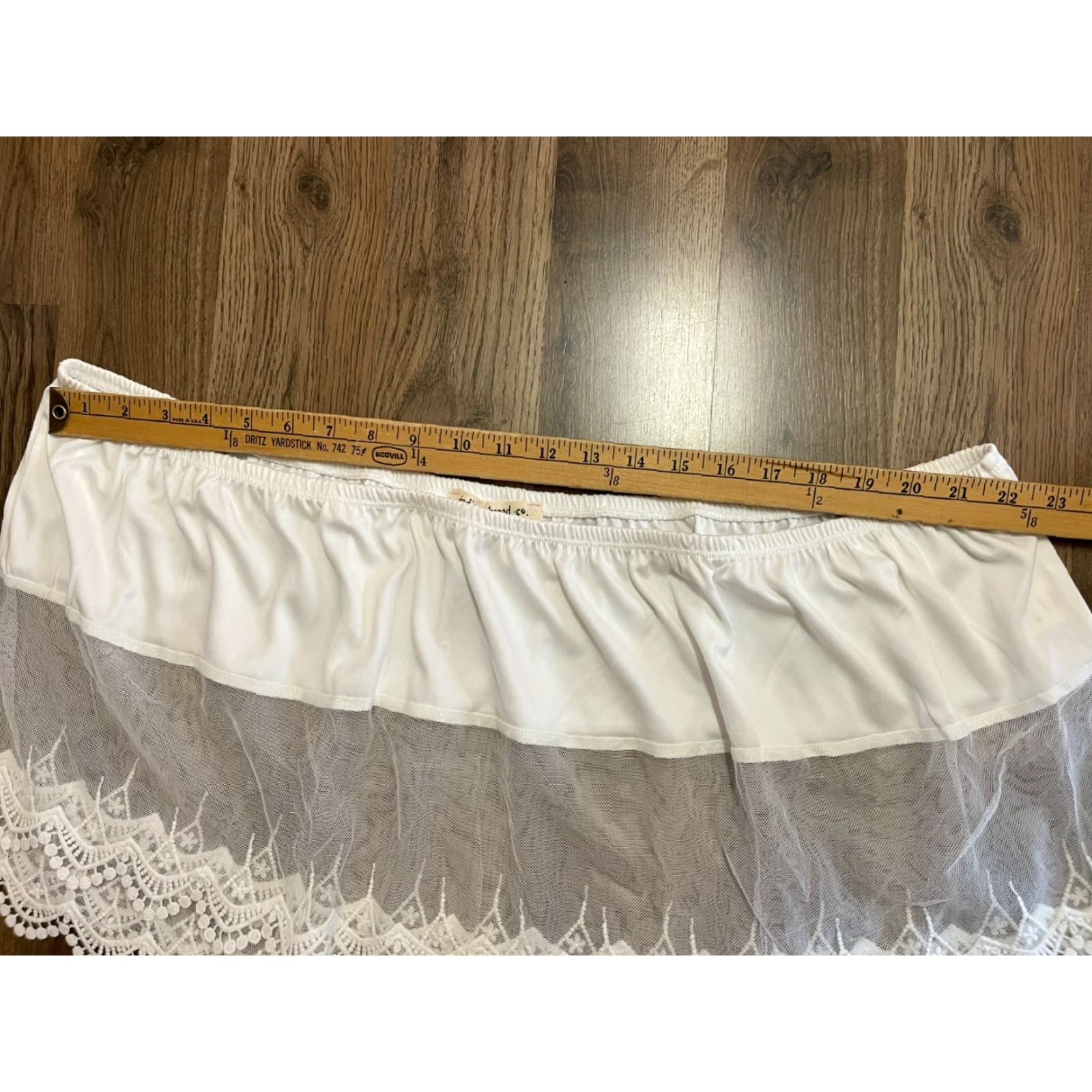 Vintage Indigo Thread Co. Extender Women's Plus 3X White Knit & Lace Scalloped Hem T-Shirt, 3X, White, Knit & Lace Scalloped Hem, Plus, VINTAGE? Size XXL / US 16-18 / IT 52-54 - 6 Thumbnail