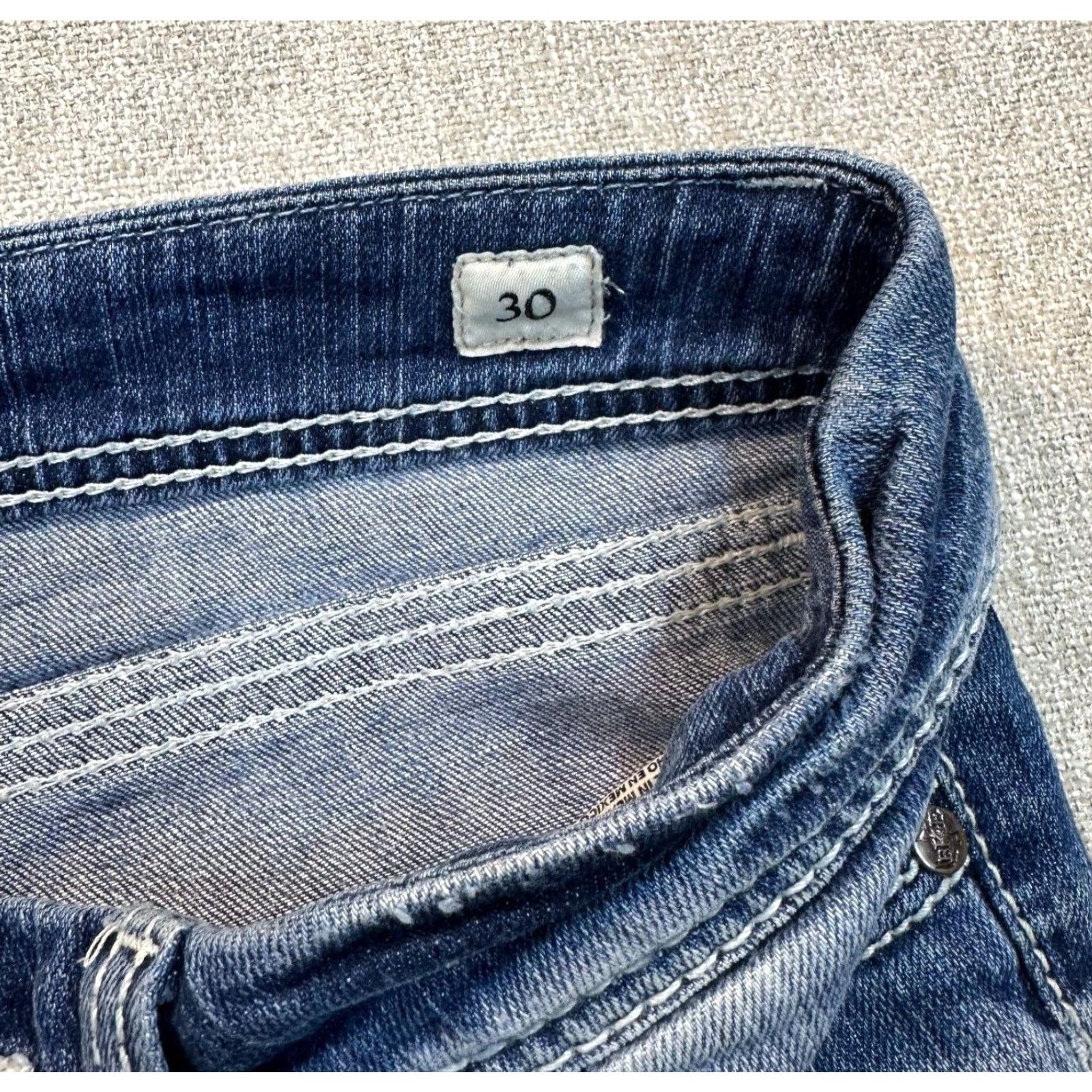 Vintage BKE Denim Culture Womens Size 30 Cropped 24" Capri Blue Medium Wash Fade Jeans Size 30" / US 8 / IT 44 - 4 Thumbnail