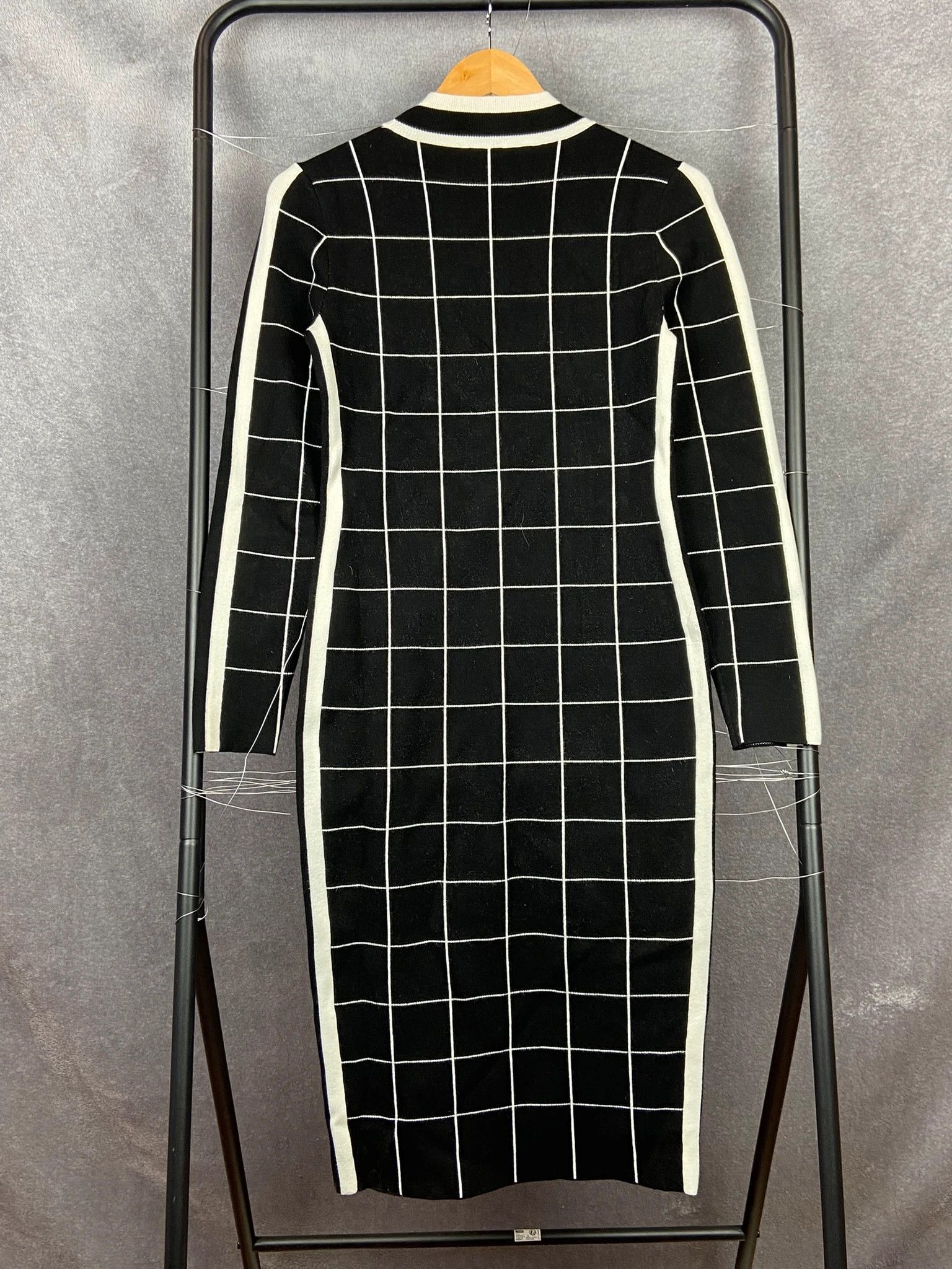 Karen Millen Dress Karen Millen grid knit monochrome bodycon M Size M / US 6-8 / IT 42-44 - 3 Thumbnail