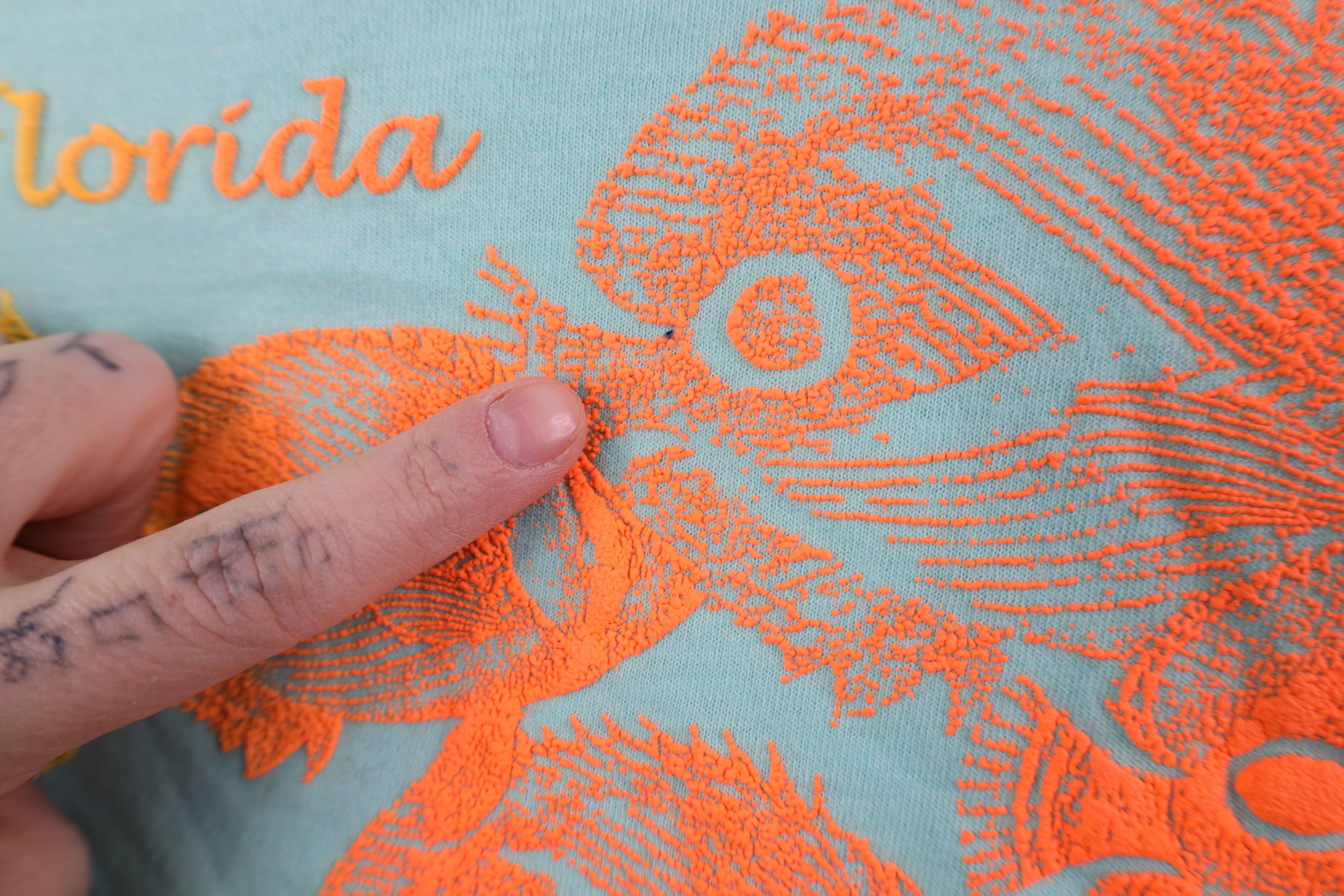 Vintage Vintage 90s Streetwear Puff Paint Fish Florida T-Shirt USA Size L / US 10 / IT 46 - 6 Thumbnail