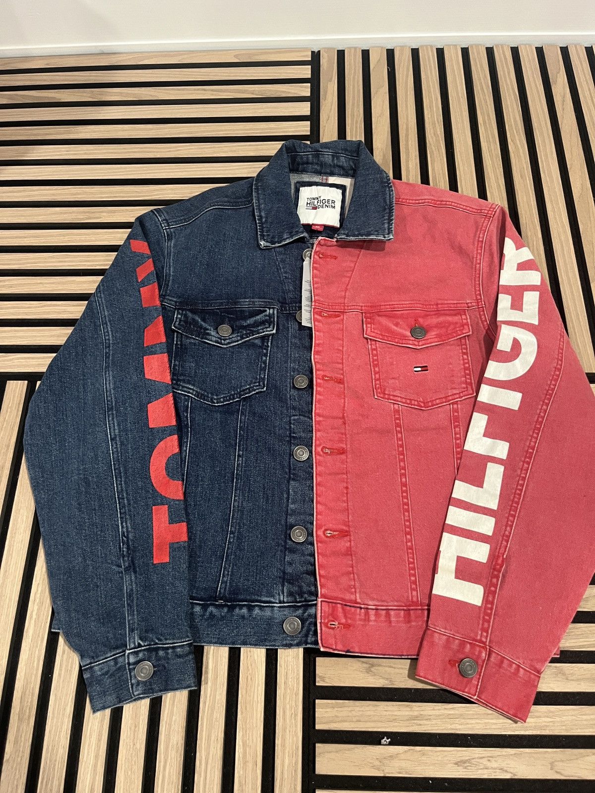 Tommy Hilfiger Vintage Tommy Hilfiger Men Red Blue Denim Button Size US S / EU 44-46 / 1 - 2 Thumbnail