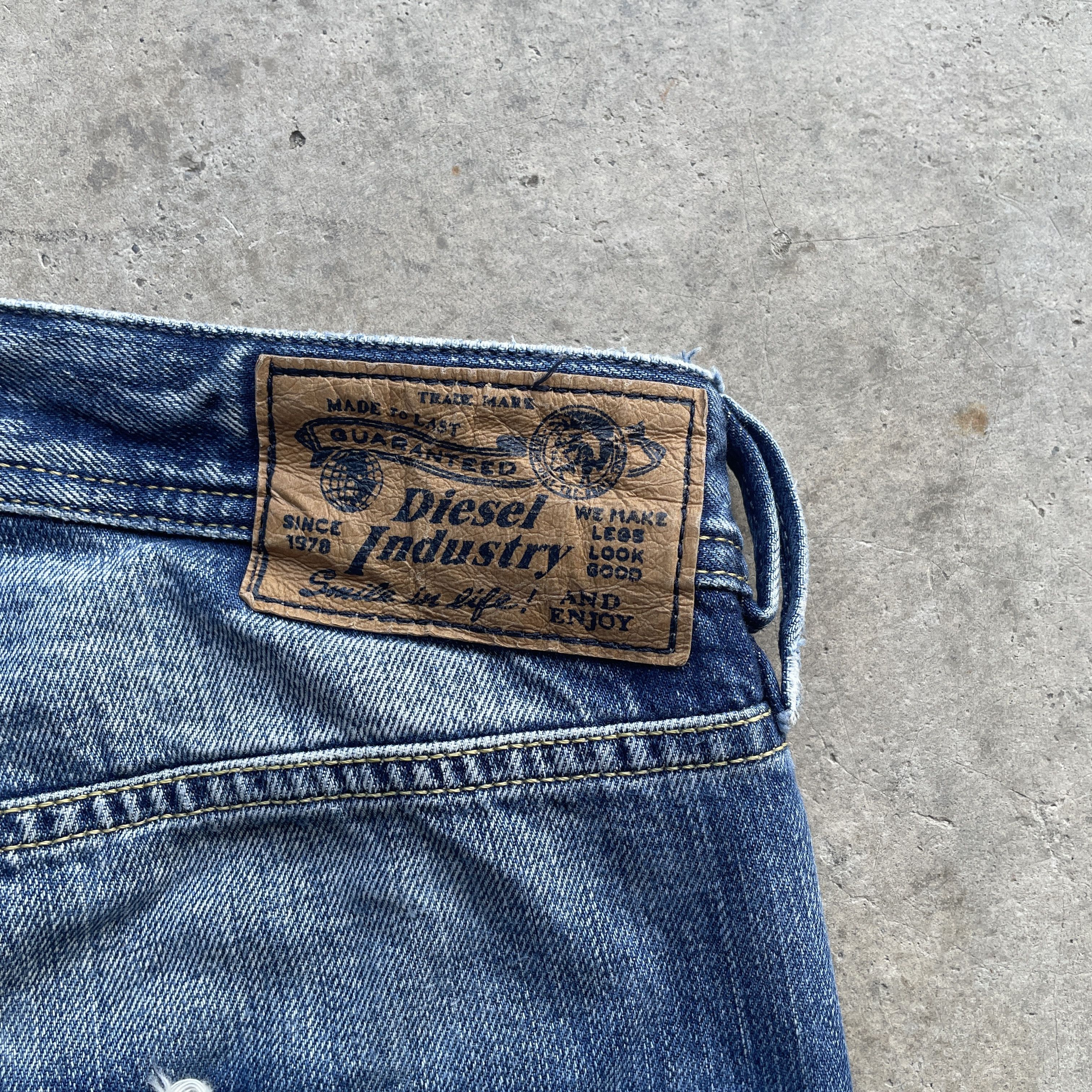 Diesel Vintage Diesel Industry Distressed Wash BootCut Jeans Pants Size US 32 / EU 48 - 11 Thumbnail