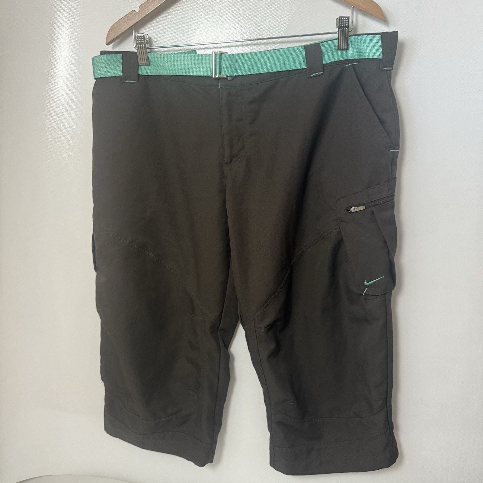 Nike Vtg Nike Cargo Capri Swoosh Street Wear Lightweight Pants Size 36" / US 14 / IT 50 - 1 Thumbnail