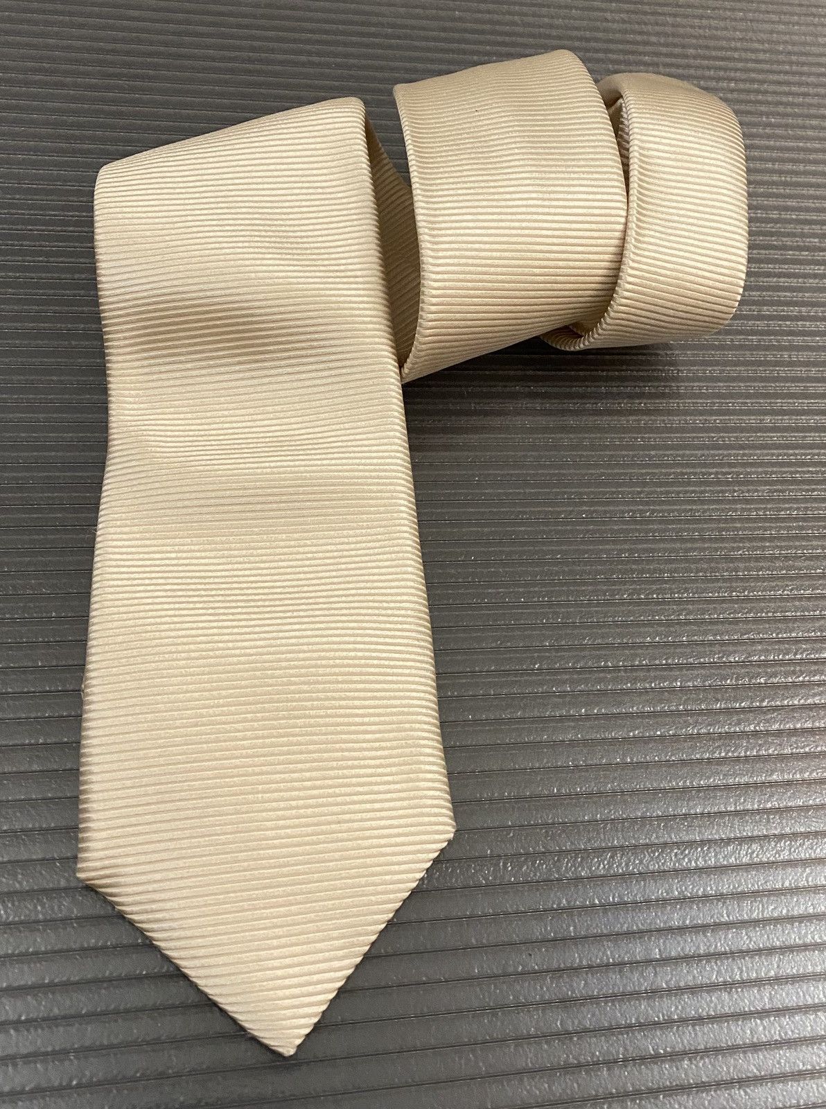 Tom Ford Tom Ford 🇮🇹 silk twill cream necktie nwot Size ONE SIZE - 1 Thumbnail