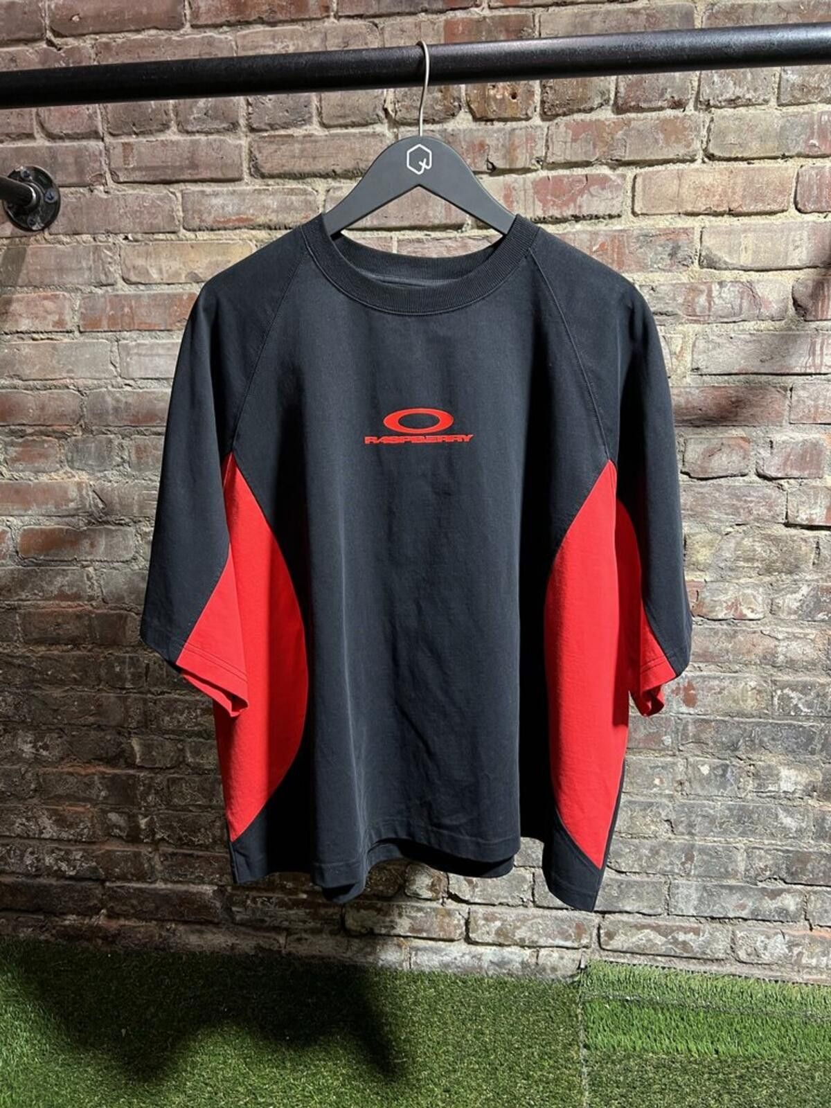 The GV Gallery GV Gallery Galenci Sport Black/Red Tee Sz. M Size ONE SIZE - 1 Thumbnail