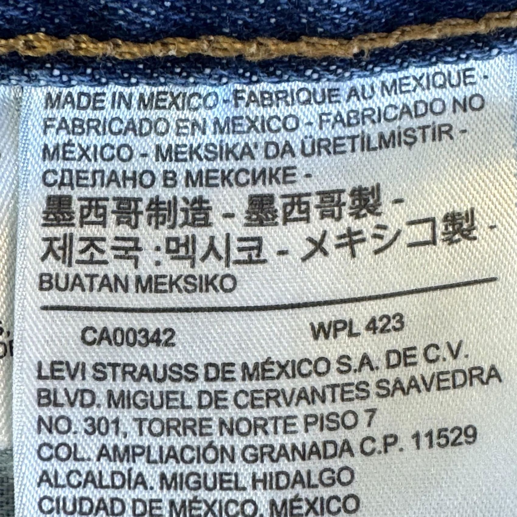 Levi's VINTAGE Levis 501 Jeans Mens 36x30 Blue Straight Button Fly Original Fit Button Fly Size US 36 / EU 52 - 5 Thumbnail