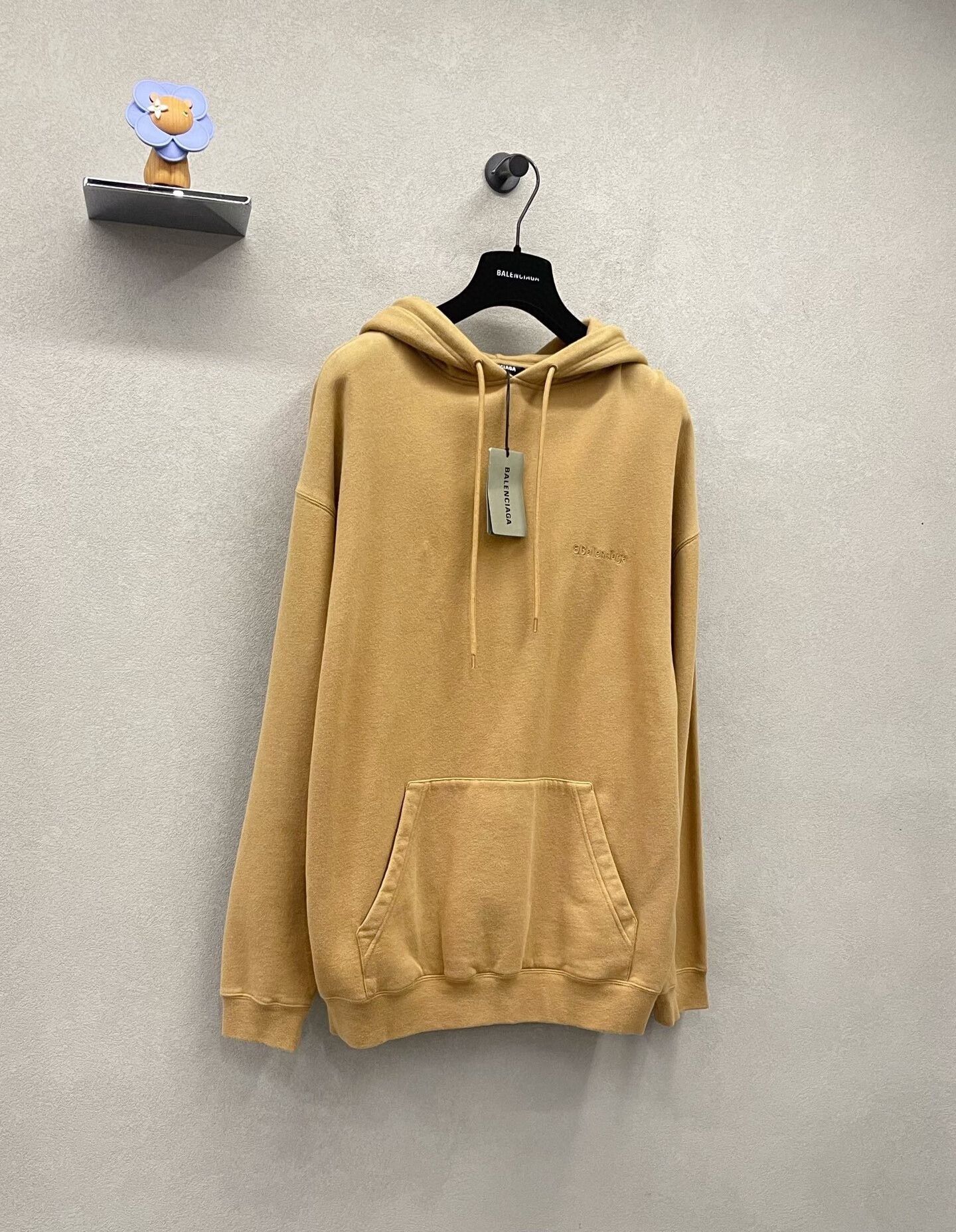 Balenciaga balenciaga beige pullover hoodie size s Size US S / EU 44-46 / 1 - 3 Thumbnail