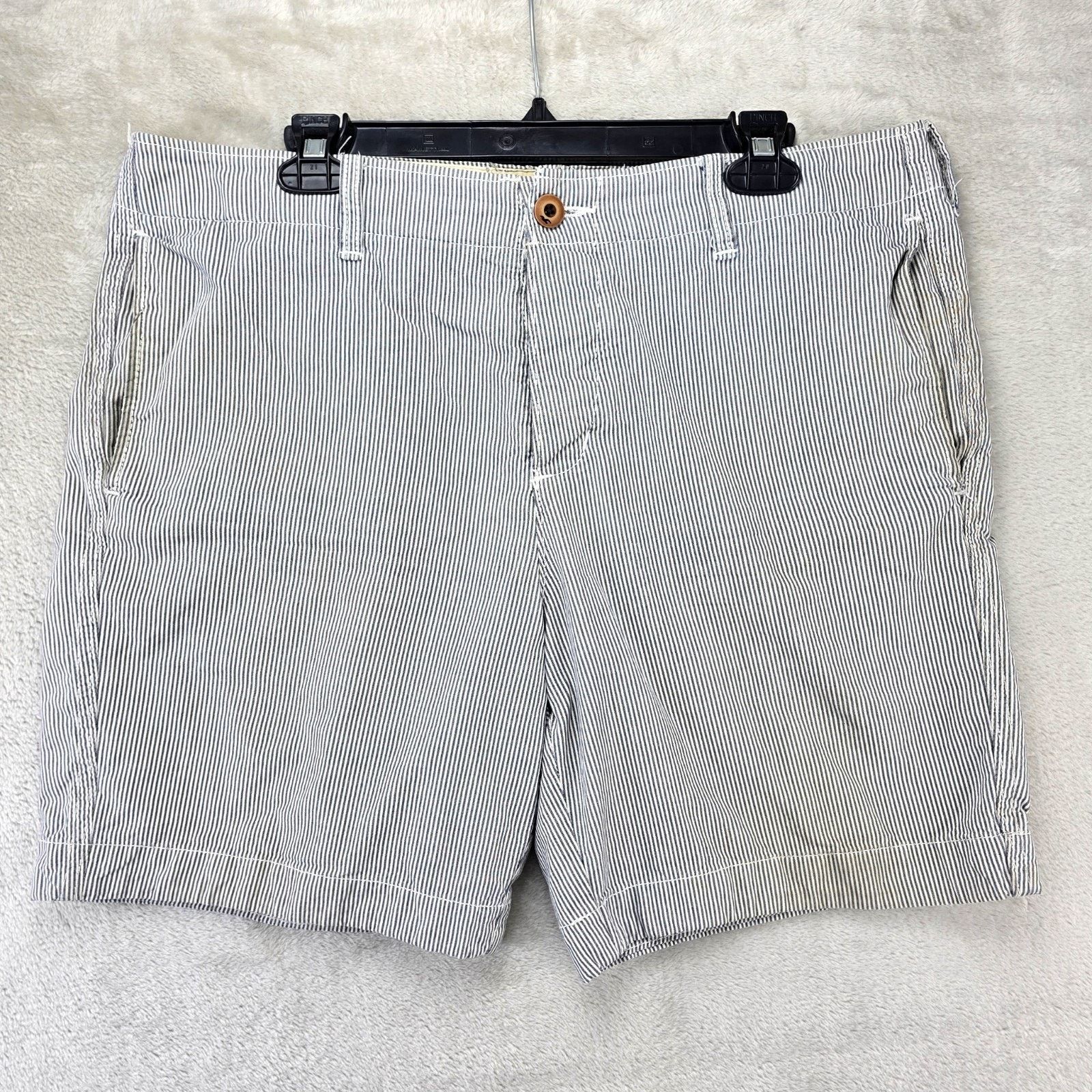 Hollister Hollister Shorts Mens 36 White Striped Classic Fit *FLAWS* Size US 36 / EU 52 - 1 Thumbnail