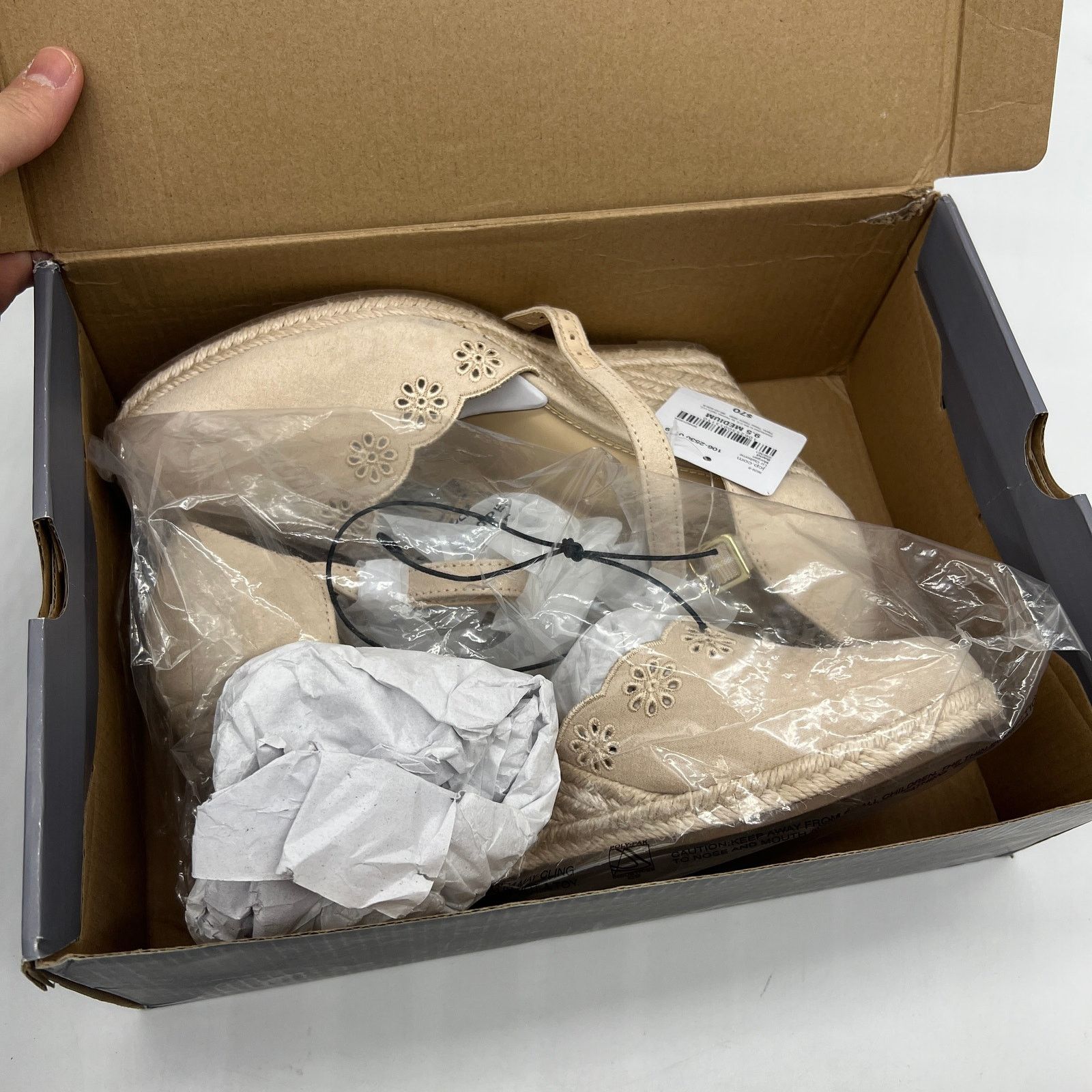 Other Liz Claiborne Morgan Women's Wedge Heels Cream Sand Size 9.5 Size US 9.5 / IT 39.5 - 16 Thumbnail