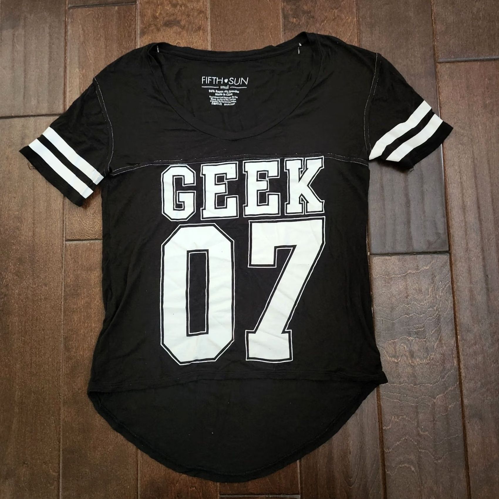 Vintage Fifth Sun Geek 07 T Shirt Womens Small Black Striped Tee Athletic Fit Pullover Short Sleeve Casual Shirt Womens S Black Geek 07 Tee Size S / US 4 / IT 40 - 2 Thumbnail
