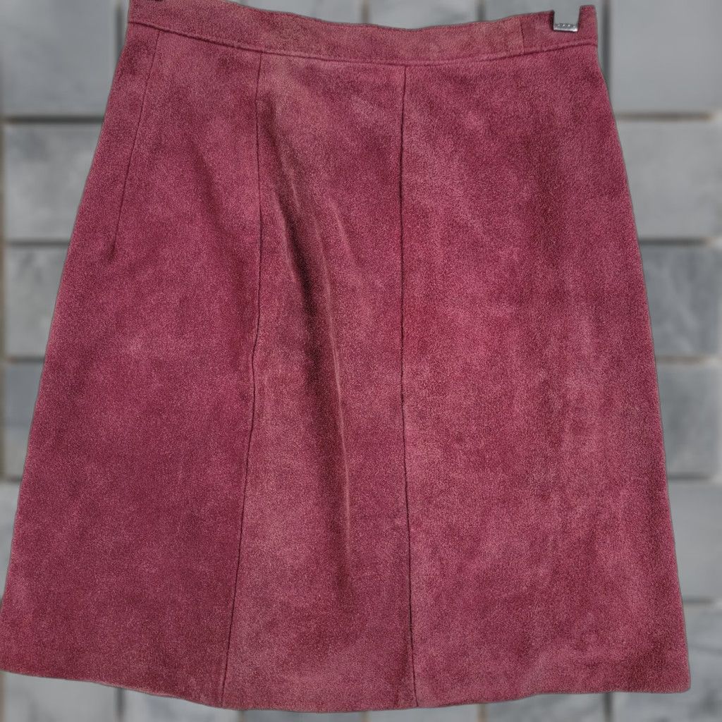 Vintage VINTAGE Jay Jacobs Red Suede Leather Skirt Womens Size 5/6 Midi Skirt Leath­er Zip Winter Fall Spring Casual Business Travel Womens Jet Set Style Size 28" / US 6 / IT 42 - 1 Thumbnail
