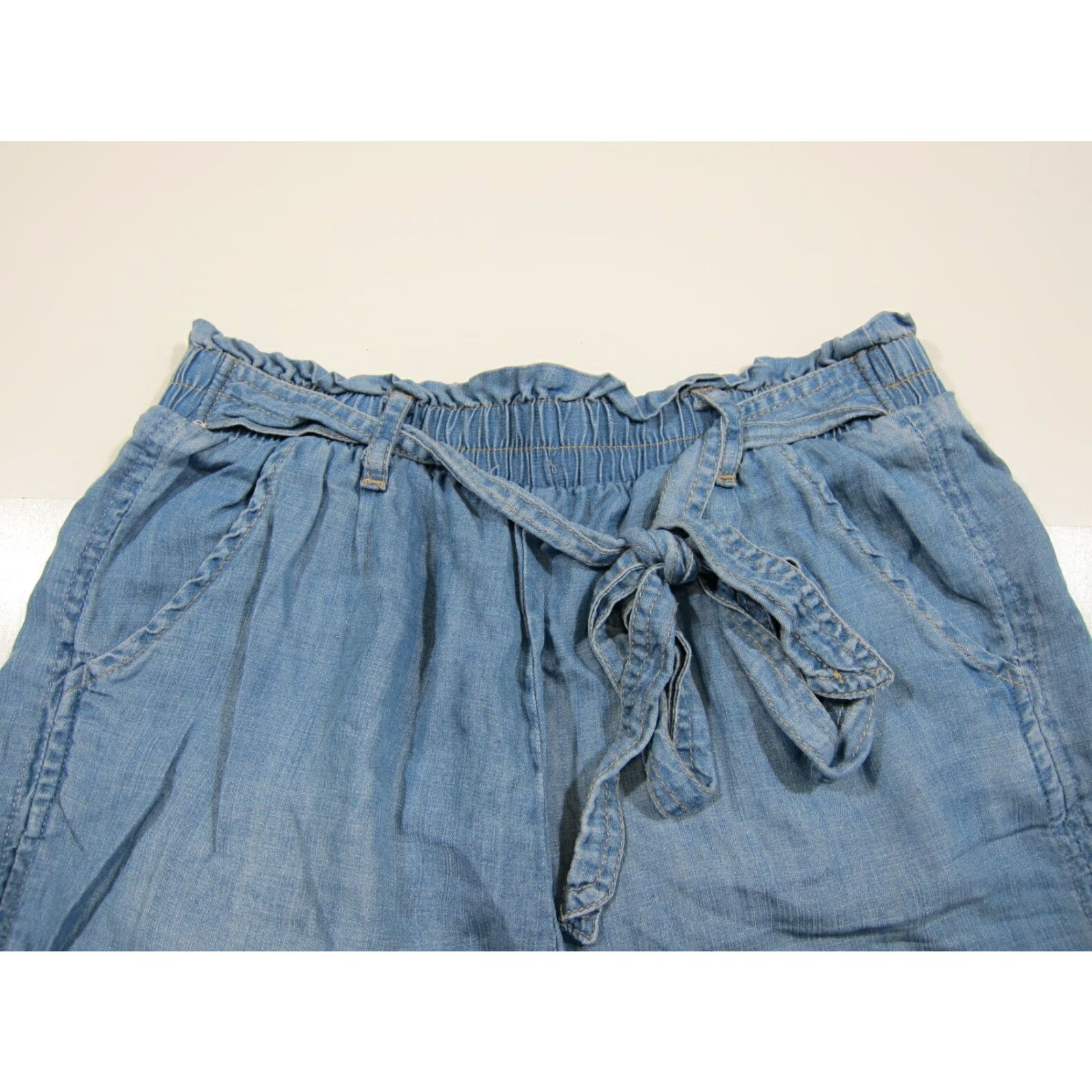 Vintage Knox Rose Chino Shorts Women Small 26" Waist 32" Hip 3" Inseam Pleated High Rise Pull On Blue 100% Rayon Chambray Size 26" / US 2 / IT 38 - 4 Thumbnail