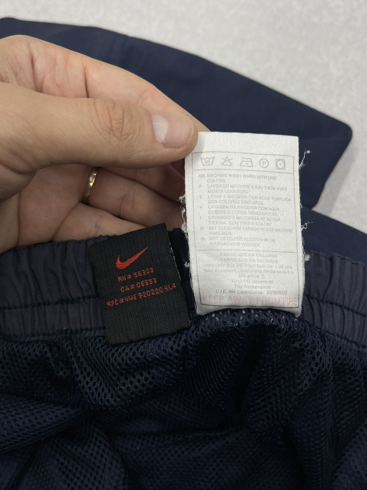 Nike Vintage Nike Nylon Sweatpants Navy Double Logo Y2K ACG TECH Size US 36 / EU 52 - 17 Thumbnail