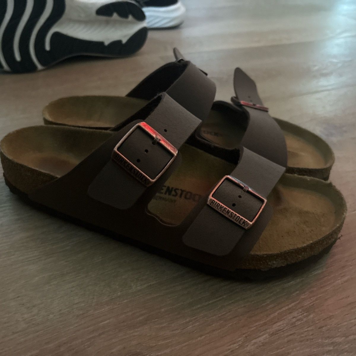 Birkenstock Arizona brown birkenstocks Size US 10 / EU 43 - 2 Thumbnail