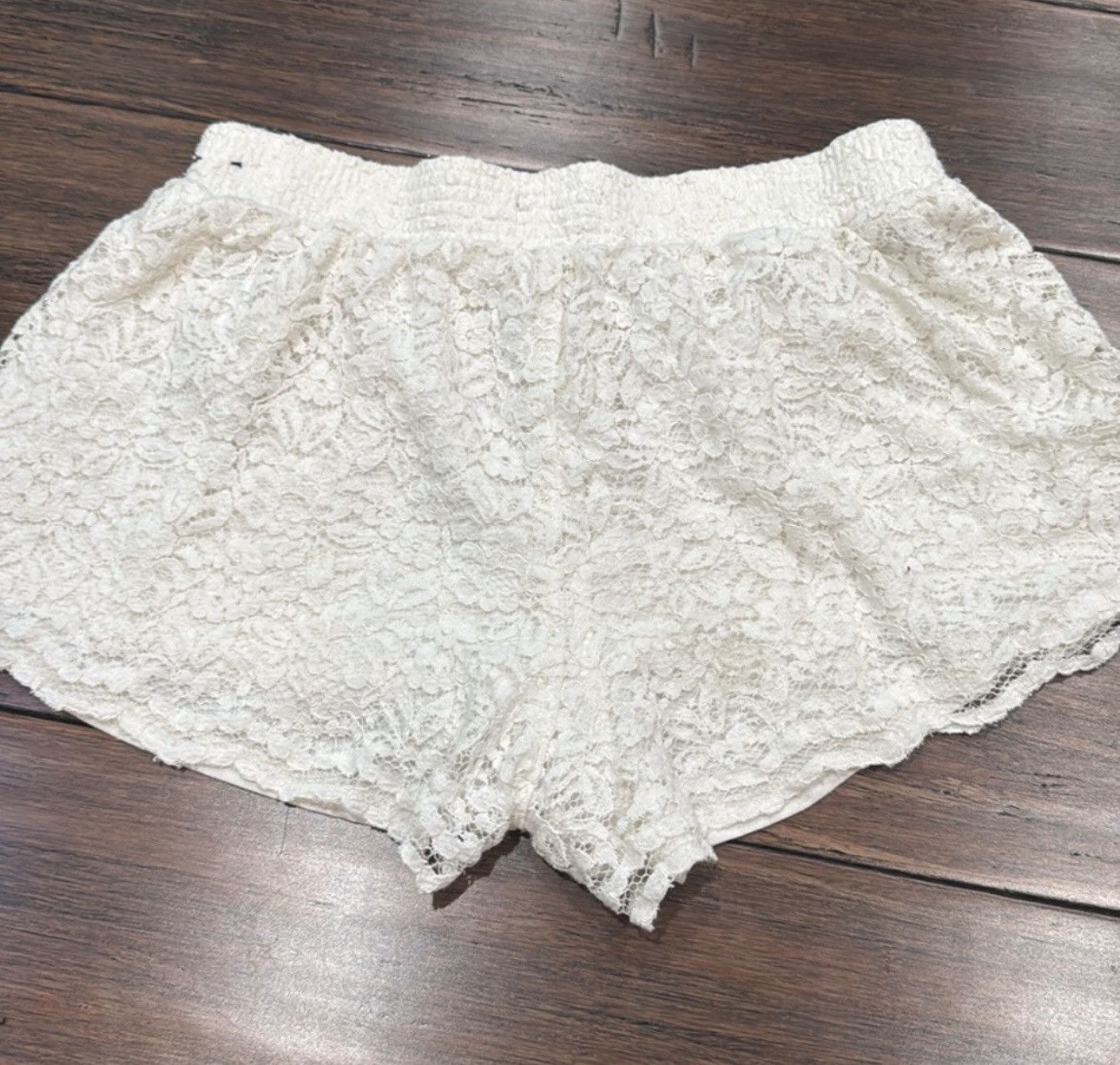 Hollister Hollister Lace Cream Shorts Size 26" / US 2 / IT 38 - 4 Thumbnail