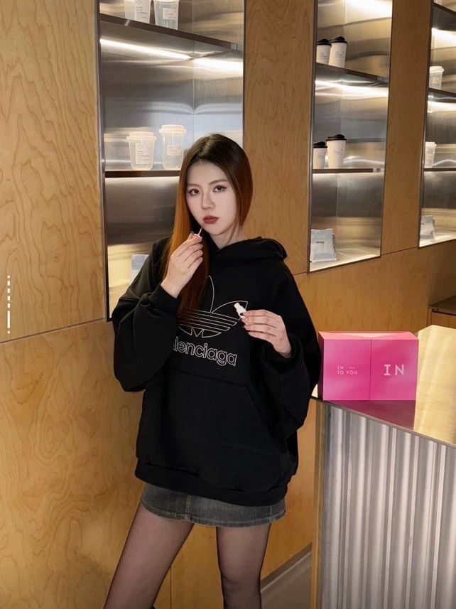 Balenciaga Balenciaga Clover embroidered logo hoodie Size US S / EU 44-46 / 1 - 7 Thumbnail