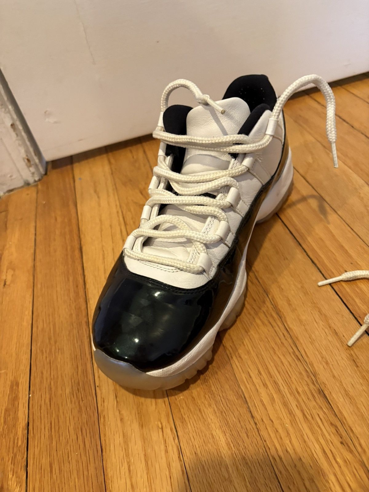 Jordan Brand Jordan 11 Emerald Size US 10.5 / EU 43-44 - 5 Thumbnail
