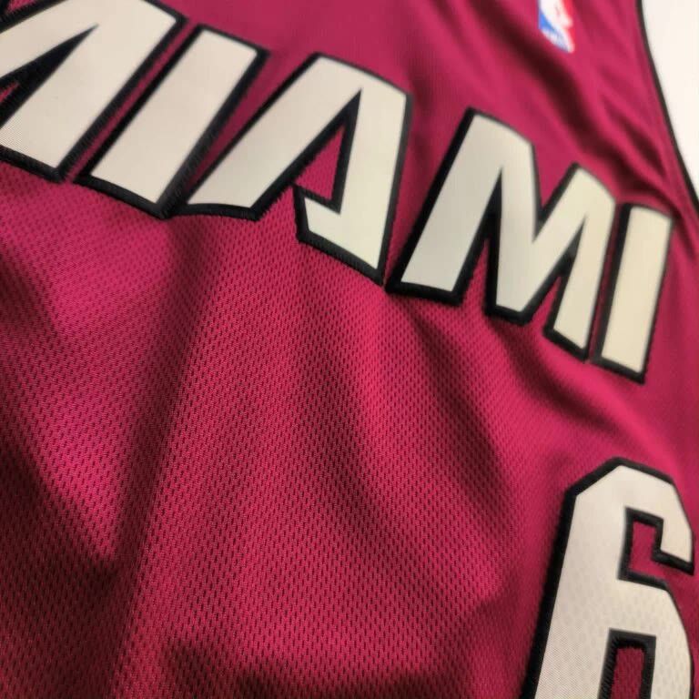 Adidas Miami Heat LeBron James Adidas Swingman alternate NBA jersey Size US S / EU 44-46 / 1 - 5 Thumbnail