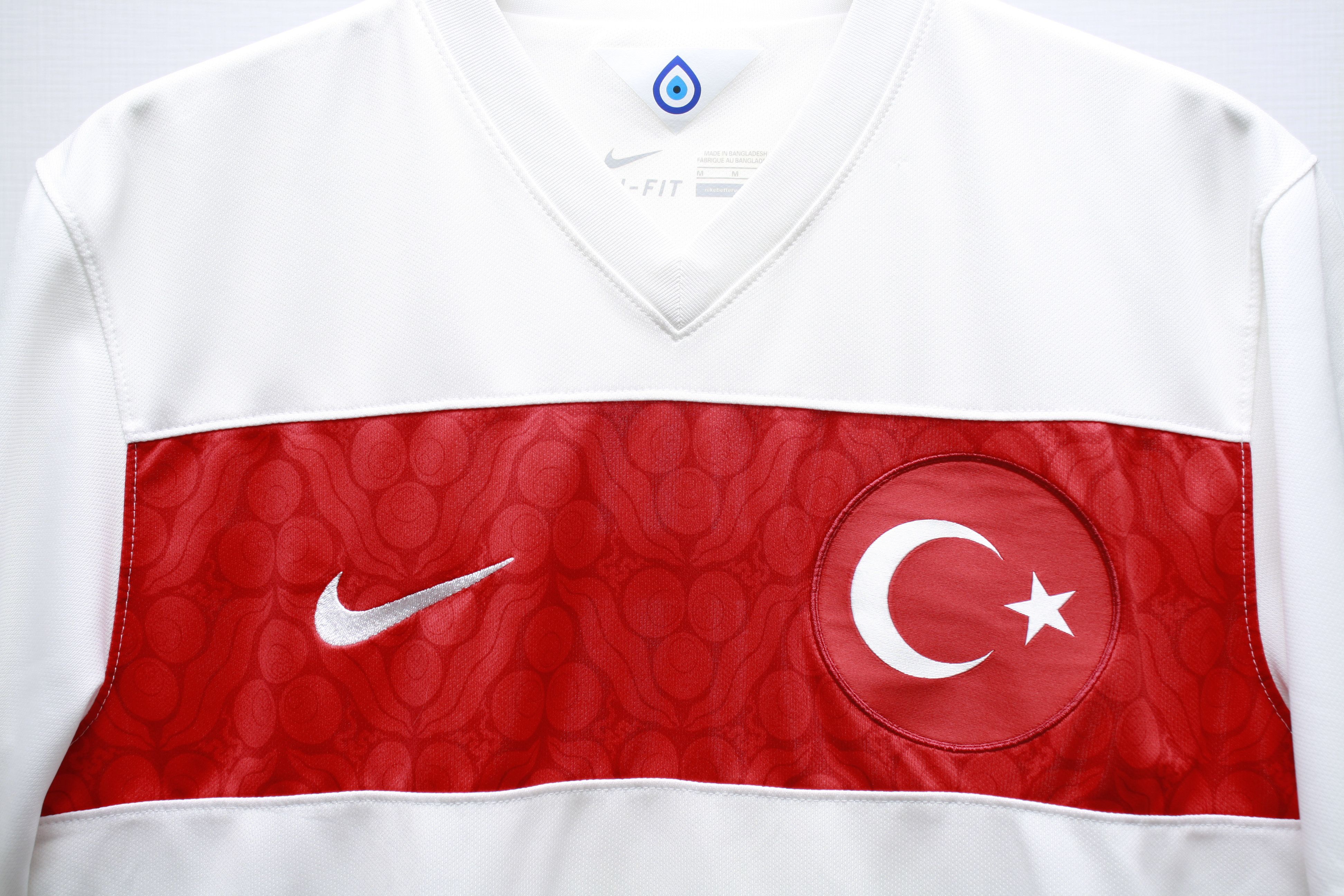 Nike Football Shirt Soccer FC Turkey Away Nike Jersey White UEFA Size US M / EU 48-50 / 2 - 3 Thumbnail