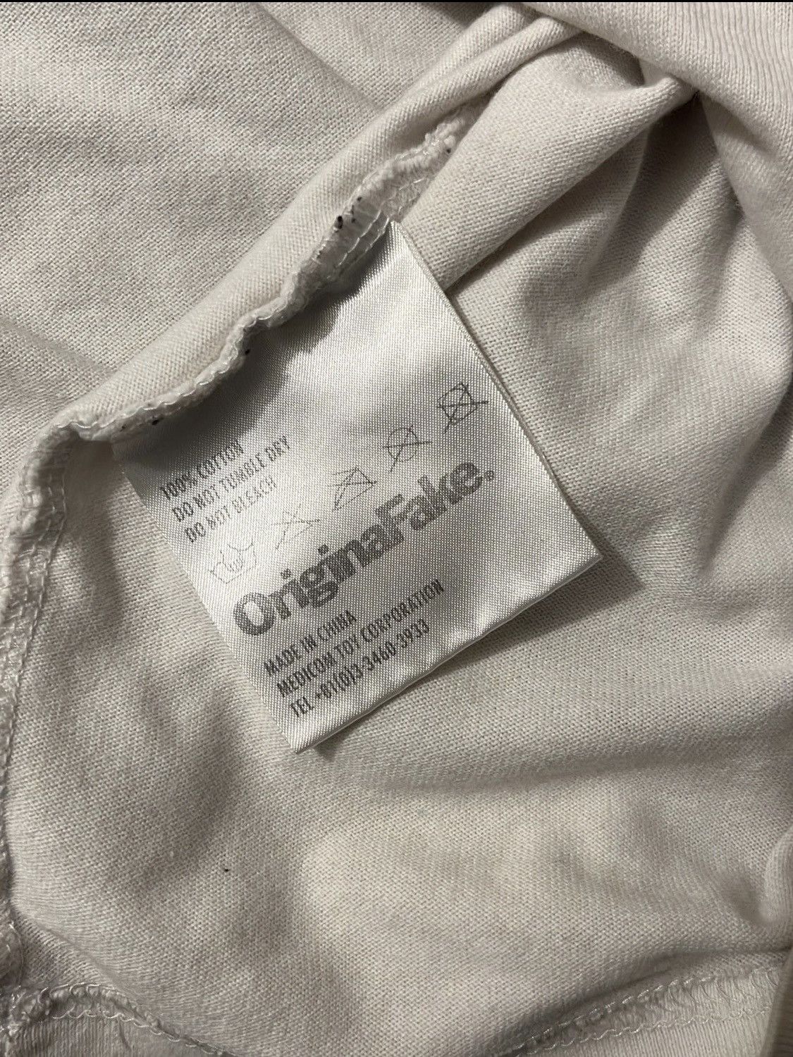 Kaws × Original Fake Kiss One Size US XL / EU 56 / 4 - 6 Thumbnail