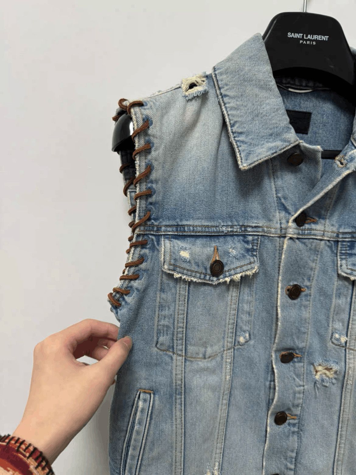 Saint Laurent Paris Saint Laurent Paris 19SS Distressed Sleeveless Denim Jacket Size US XS / EU 42 / 0 - 3 Thumbnail