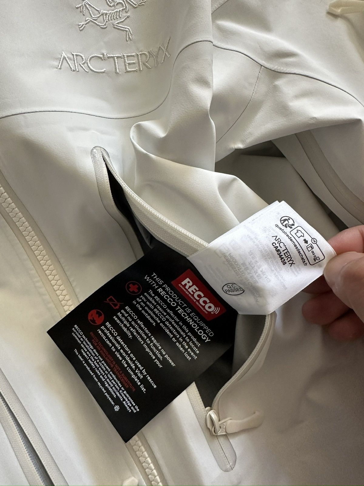 Arc'teryx Mens Arc’teryx Alpha SV (Whiteout) Size US M / EU 48-50 / 2 - 13 Thumbnail