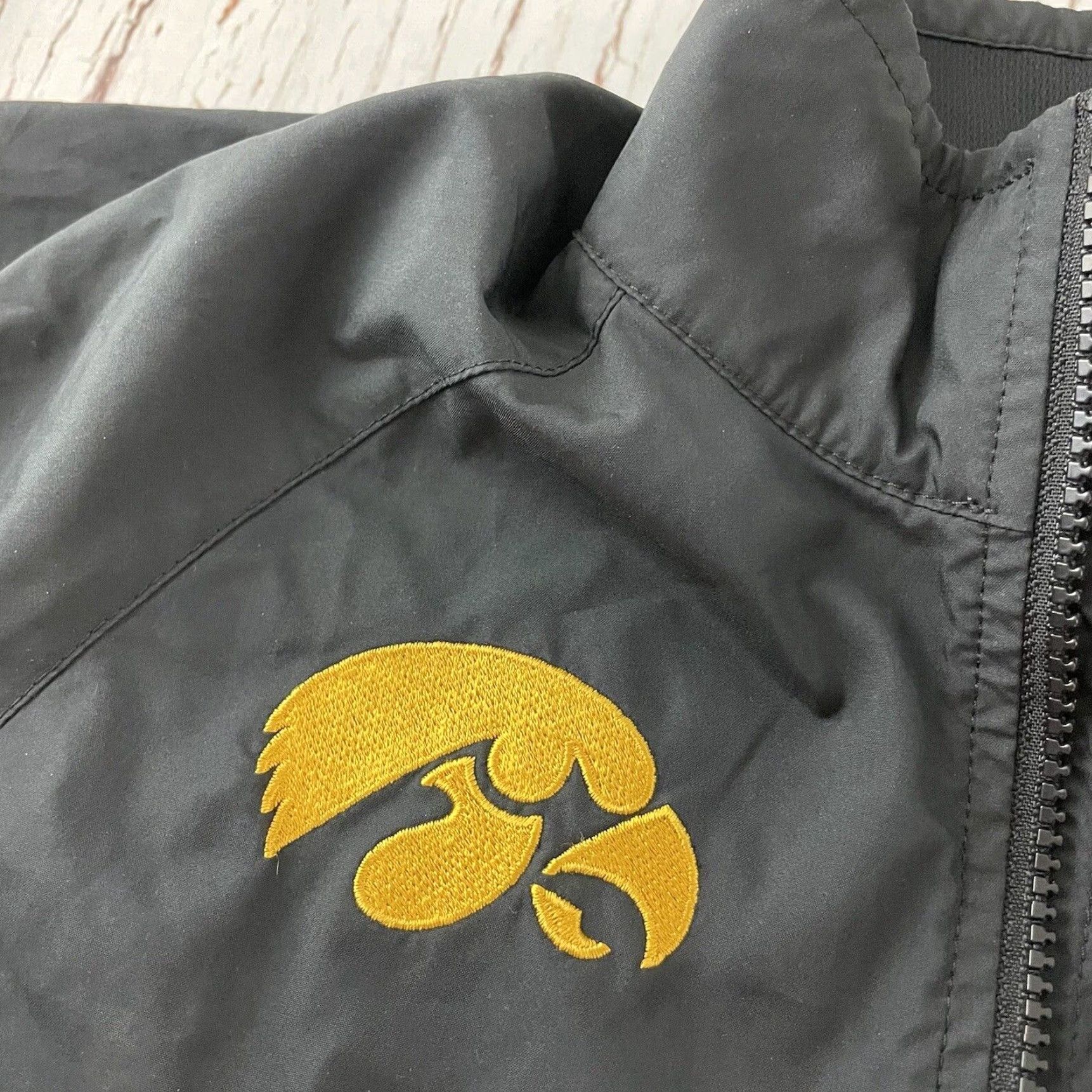 Nike VINTAGE Nike Iowa Hawkeyes Full Zip Windbreaker Jacket Men S Black Yellow Shirt Windbreaker Iowa Hawkeyes Nike Mens S Black Yellow 90s Size US S / EU 44-46 / 1 - 3 Thumbnail