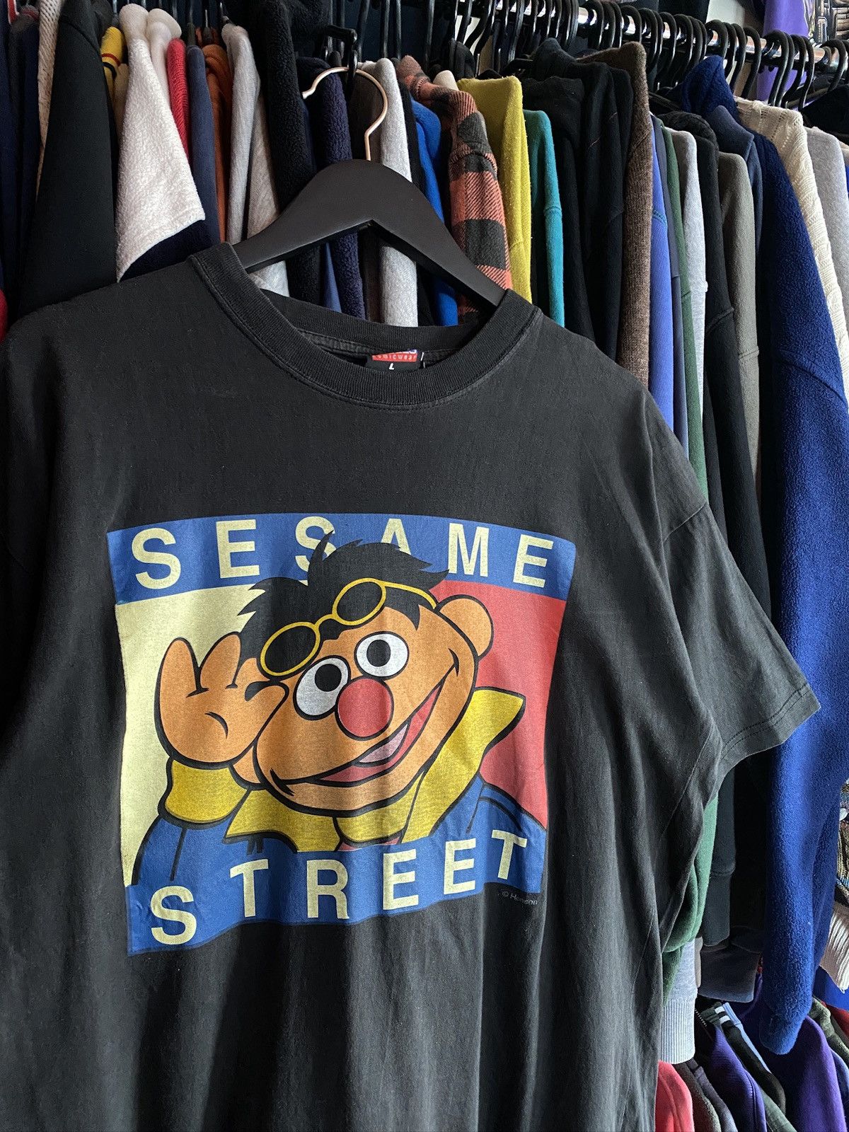 Vintage VINTAGE SESAME STREET FADED T-SHIRT 90s Size US L / EU 52-54 / 3 - 2 Thumbnail