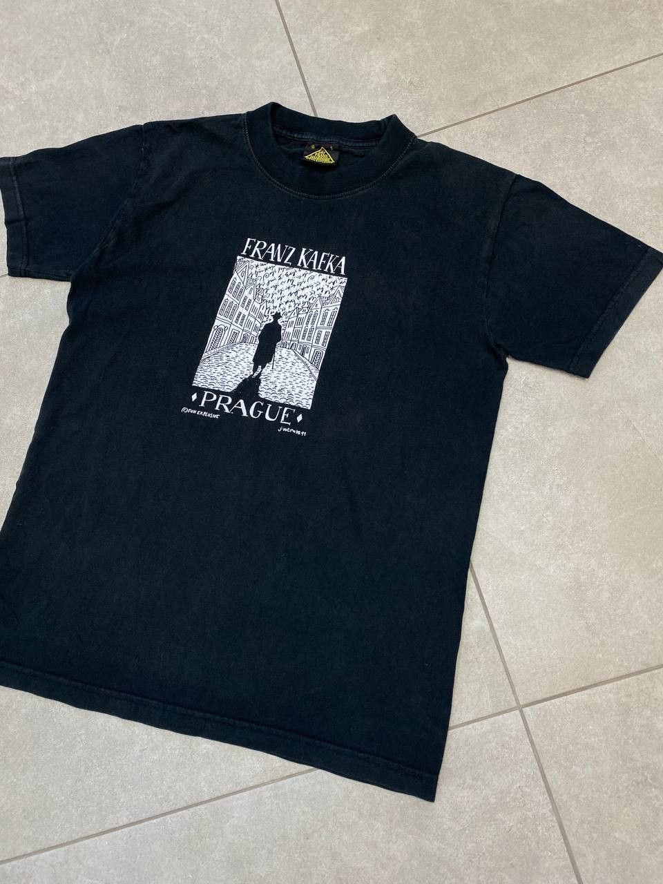 Vintage Vintage Franz Kafka Prague 1991 Art Promo T-Shirt Size US S / EU 44-46 / 1 - 6 Thumbnail