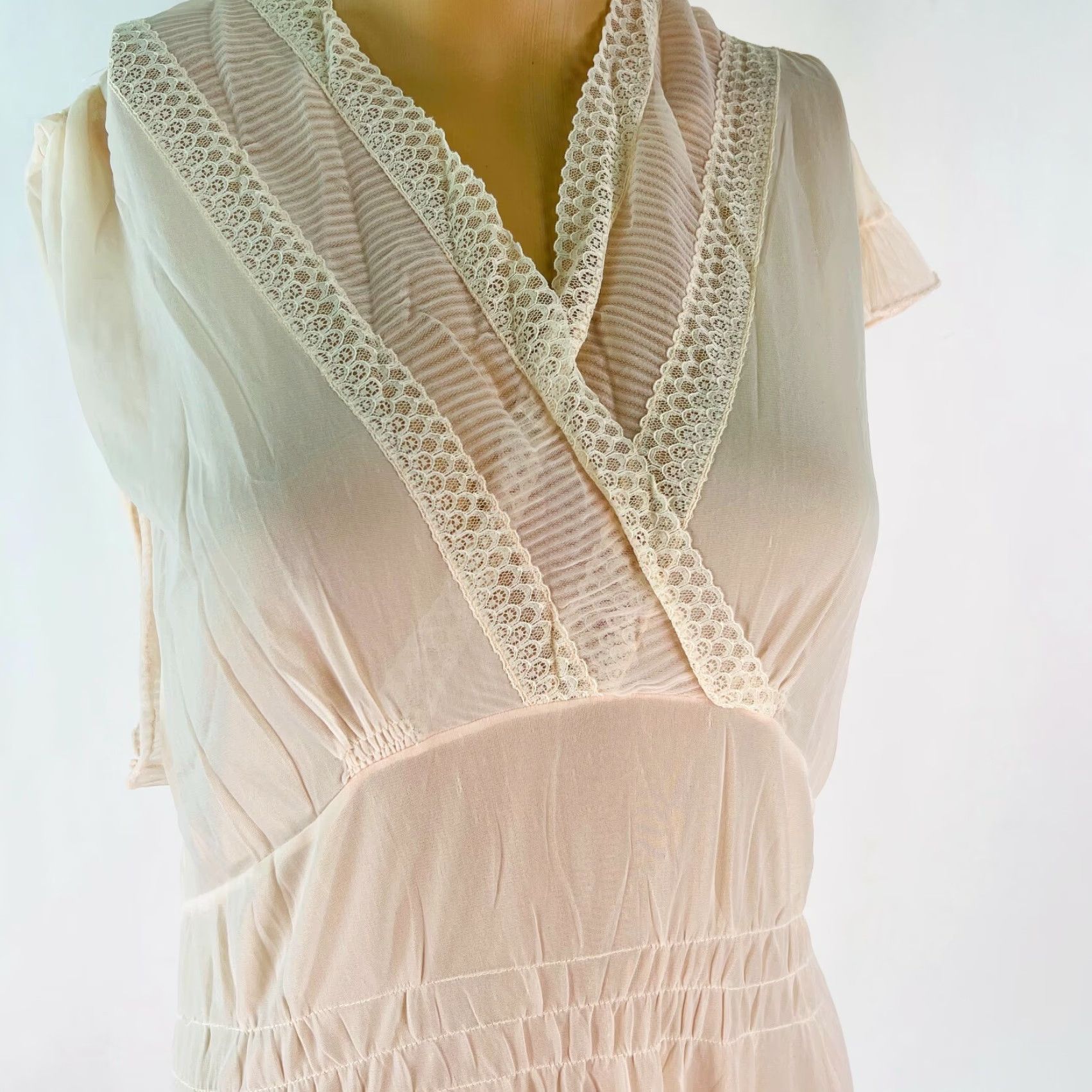 Vintage Vintage Pink Women's Sleepwear Nightgown S Short Sleeve V-Neck Pullover Classic 90s Size S / US 4 / IT 40 - 2 Thumbnail