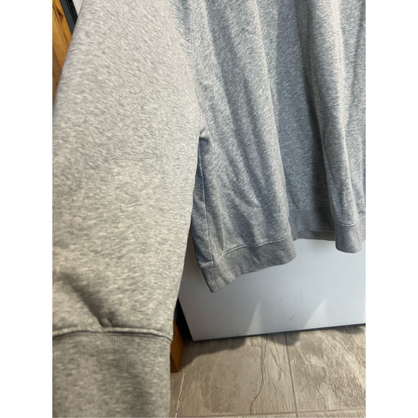 Old Navy Old Navy Grey Crewneck Sweatshirt Woman’s Size Medium Size M / US 6-8 / IT 42-44 - 2 Thumbnail