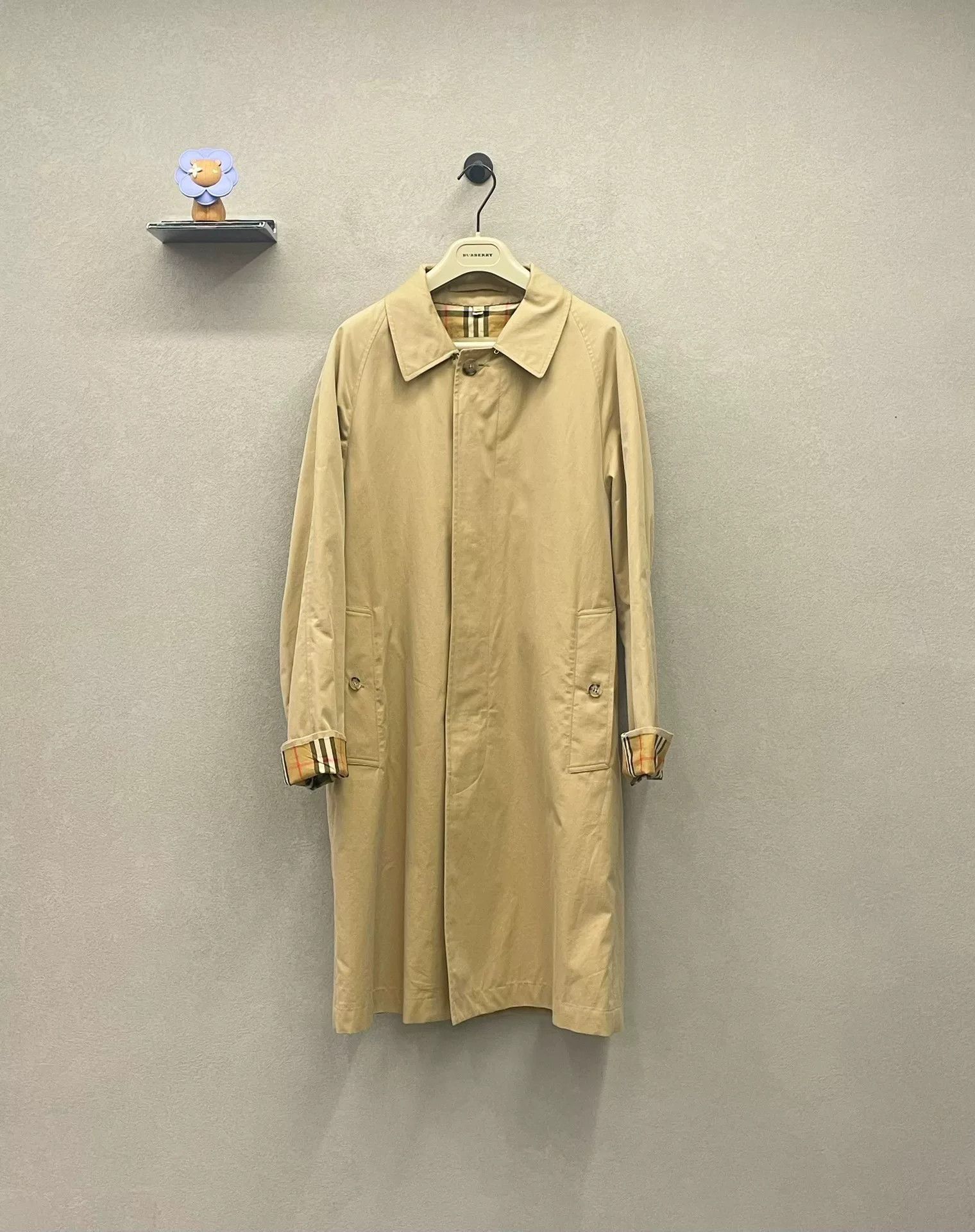 Burberry Burberry Beige Classic Mid-Length Coat Size US M / EU 48-50 / 2 - 1 Thumbnail
